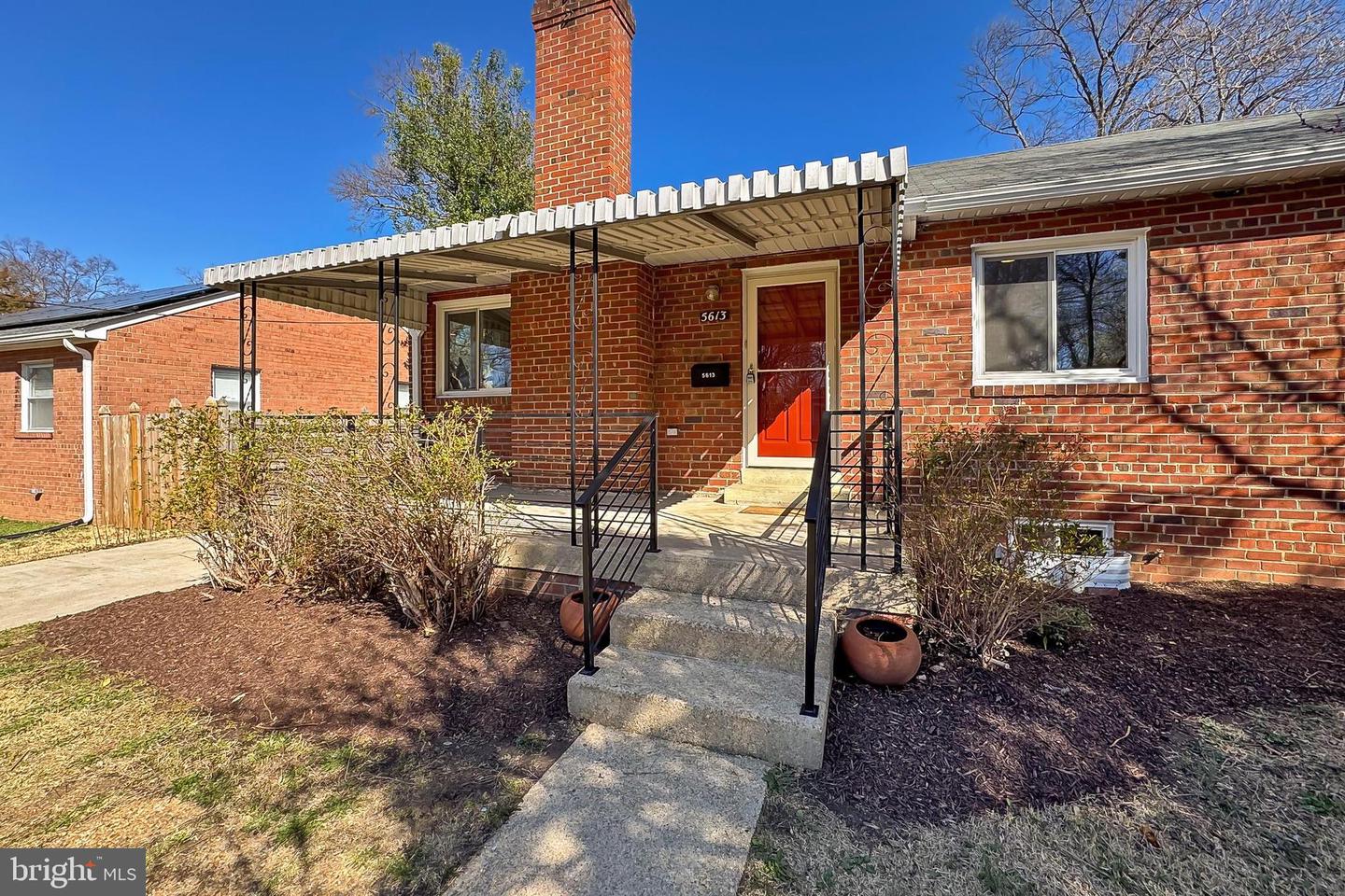 5613 5TH RD S, ARLINGTON, Virginia 22204, 3 Bedrooms Bedrooms, 7 Rooms Rooms,2 BathroomsBathrooms,Residential,For sale,5613 5TH RD S,VAAR2054186 MLS # VAAR2054186