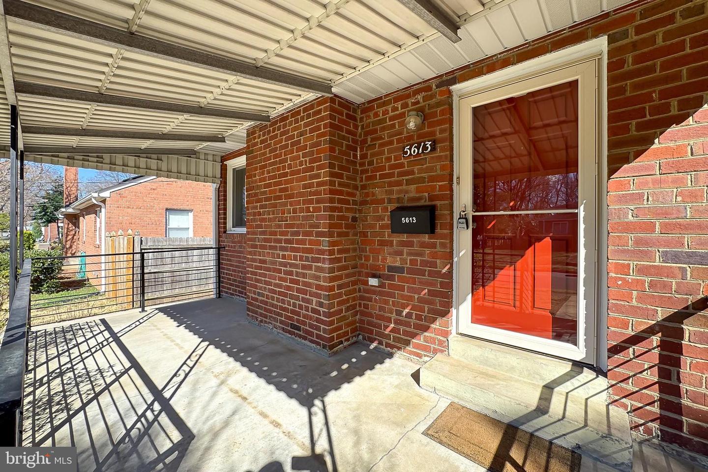 5613 5TH RD S, ARLINGTON, Virginia 22204, 3 Bedrooms Bedrooms, 7 Rooms Rooms,2 BathroomsBathrooms,Residential,For sale,5613 5TH RD S,VAAR2054186 MLS # VAAR2054186