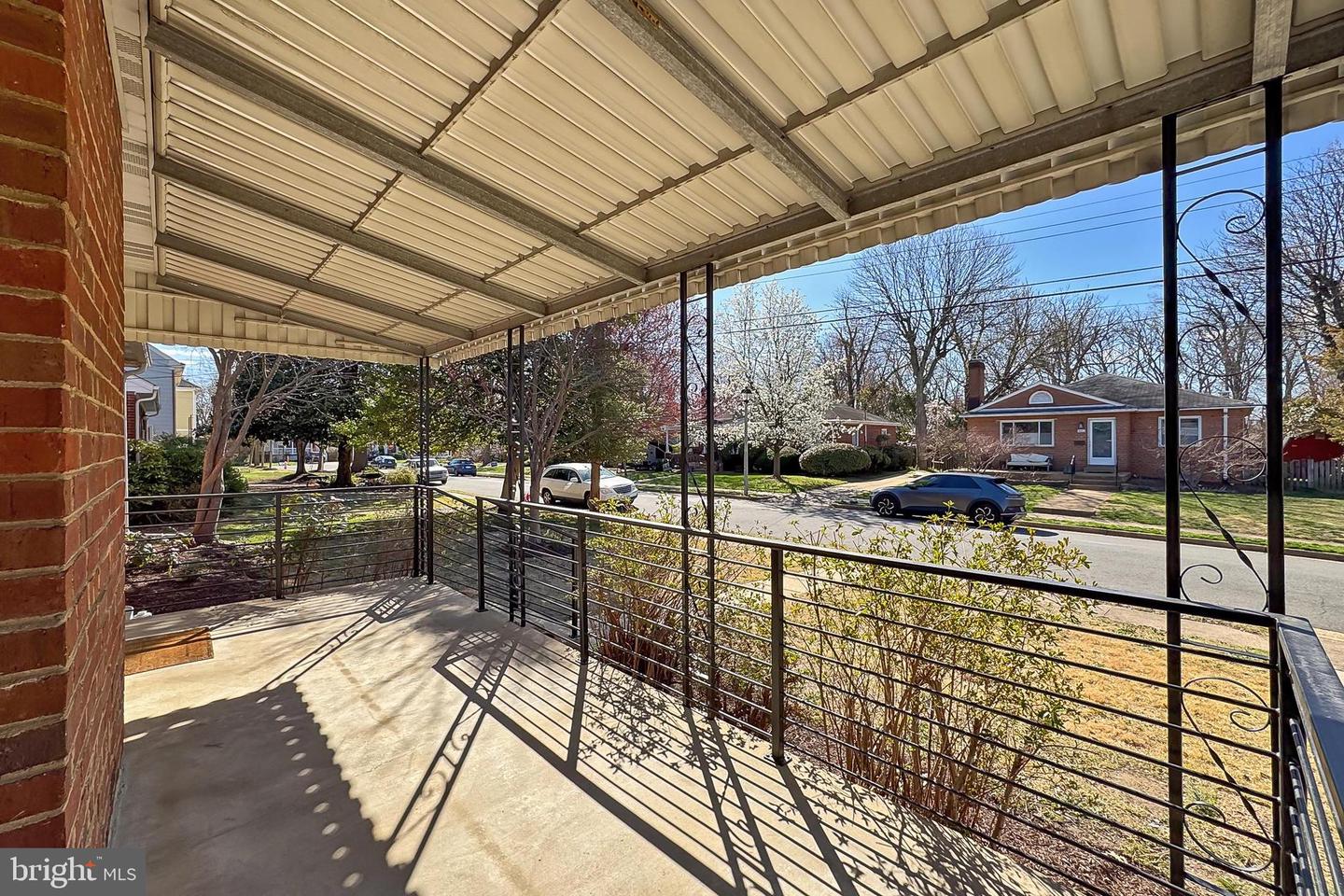 5613 5TH RD S, ARLINGTON, Virginia 22204, 3 Bedrooms Bedrooms, 7 Rooms Rooms,2 BathroomsBathrooms,Residential,For sale,5613 5TH RD S,VAAR2054186 MLS # VAAR2054186