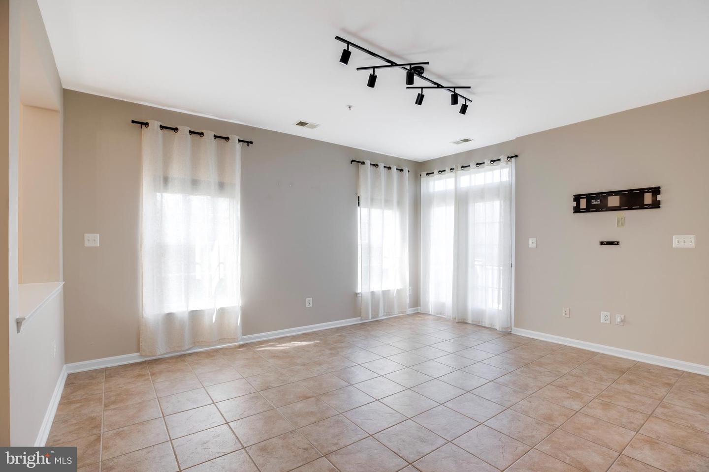 7168 LITTLE THAMES DR, GAINESVILLE, Virginia 20155, 3 Bedrooms Bedrooms, ,2 BathroomsBathrooms,Residential,For sale,7168 LITTLE THAMES DR,VAPW2089612 MLS # VAPW2089612