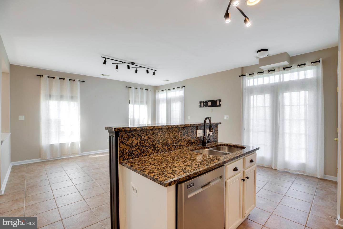7168 LITTLE THAMES DR, GAINESVILLE, Virginia 20155, 3 Bedrooms Bedrooms, ,2 BathroomsBathrooms,Residential,For sale,7168 LITTLE THAMES DR,VAPW2089612 MLS # VAPW2089612