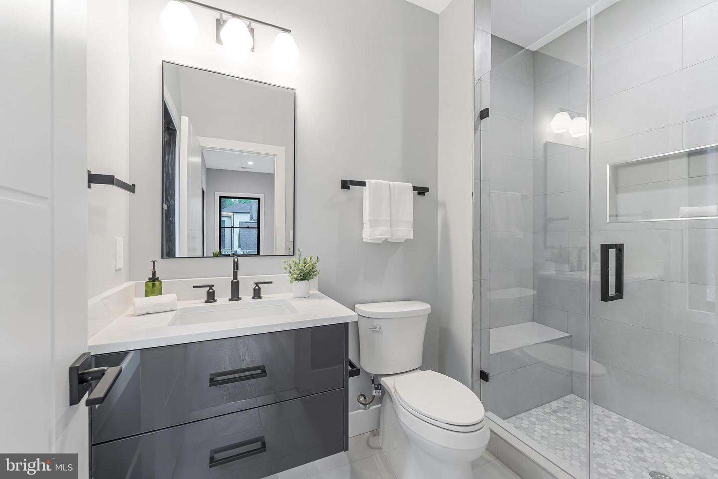1052 BALLS HILL RD, MCLEAN, Virginia 22101, 6 Bedrooms Bedrooms, ,6 BathroomsBathrooms,Residential,For sale,1052 BALLS HILL RD,VAFX2228376 MLS # VAFX2228376