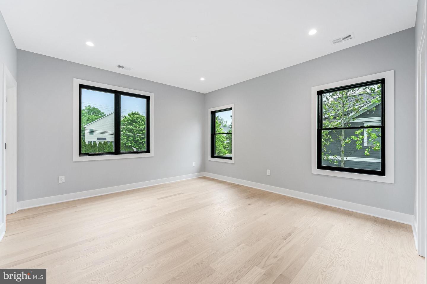 1052 BALLS HILL RD, MCLEAN, Virginia 22101, 6 Bedrooms Bedrooms, ,6 BathroomsBathrooms,Residential,For sale,1052 BALLS HILL RD,VAFX2228376 MLS # VAFX2228376