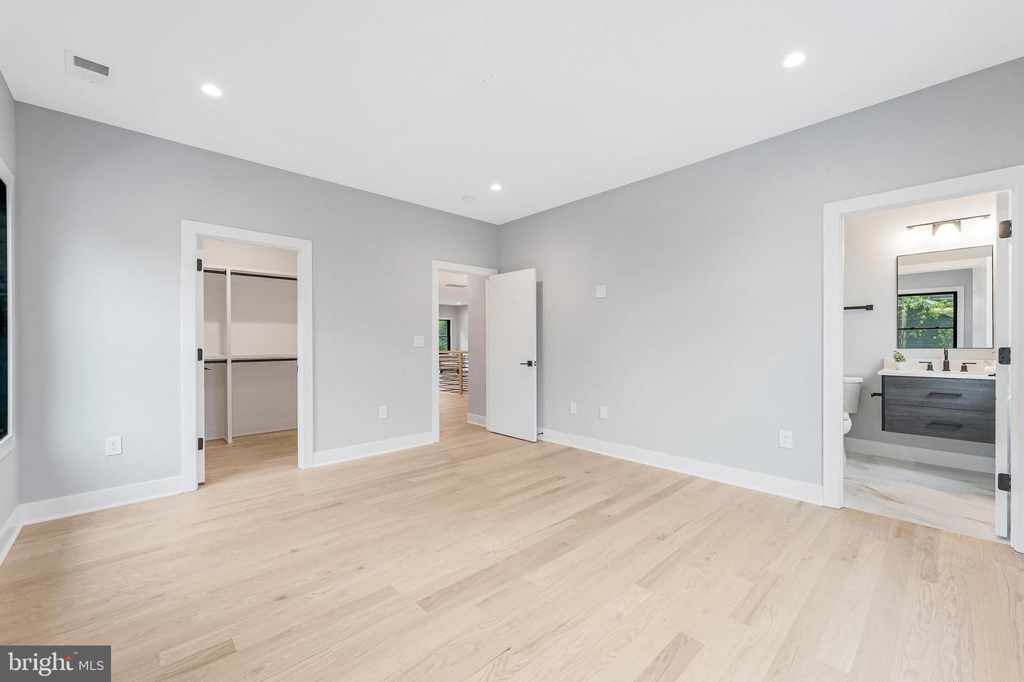 1052 BALLS HILL RD, MCLEAN, Virginia 22101, 6 Bedrooms Bedrooms, ,6 BathroomsBathrooms,Residential,For sale,1052 BALLS HILL RD,VAFX2228376 MLS # VAFX2228376