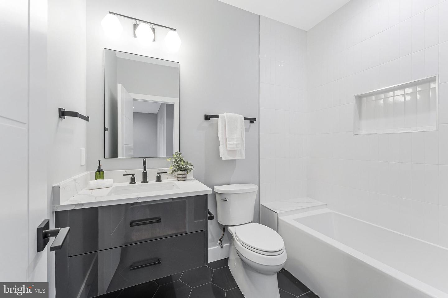 1052 BALLS HILL RD, MCLEAN, Virginia 22101, 6 Bedrooms Bedrooms, ,6 BathroomsBathrooms,Residential,For sale,1052 BALLS HILL RD,VAFX2228376 MLS # VAFX2228376