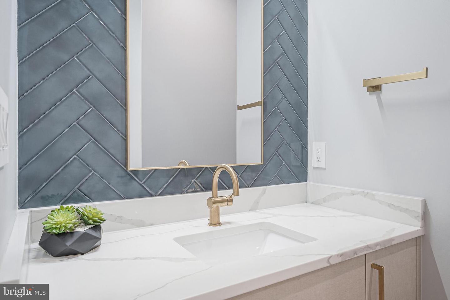 1052 BALLS HILL RD, MCLEAN, Virginia 22101, 6 Bedrooms Bedrooms, ,6 BathroomsBathrooms,Residential,For sale,1052 BALLS HILL RD,VAFX2228376 MLS # VAFX2228376