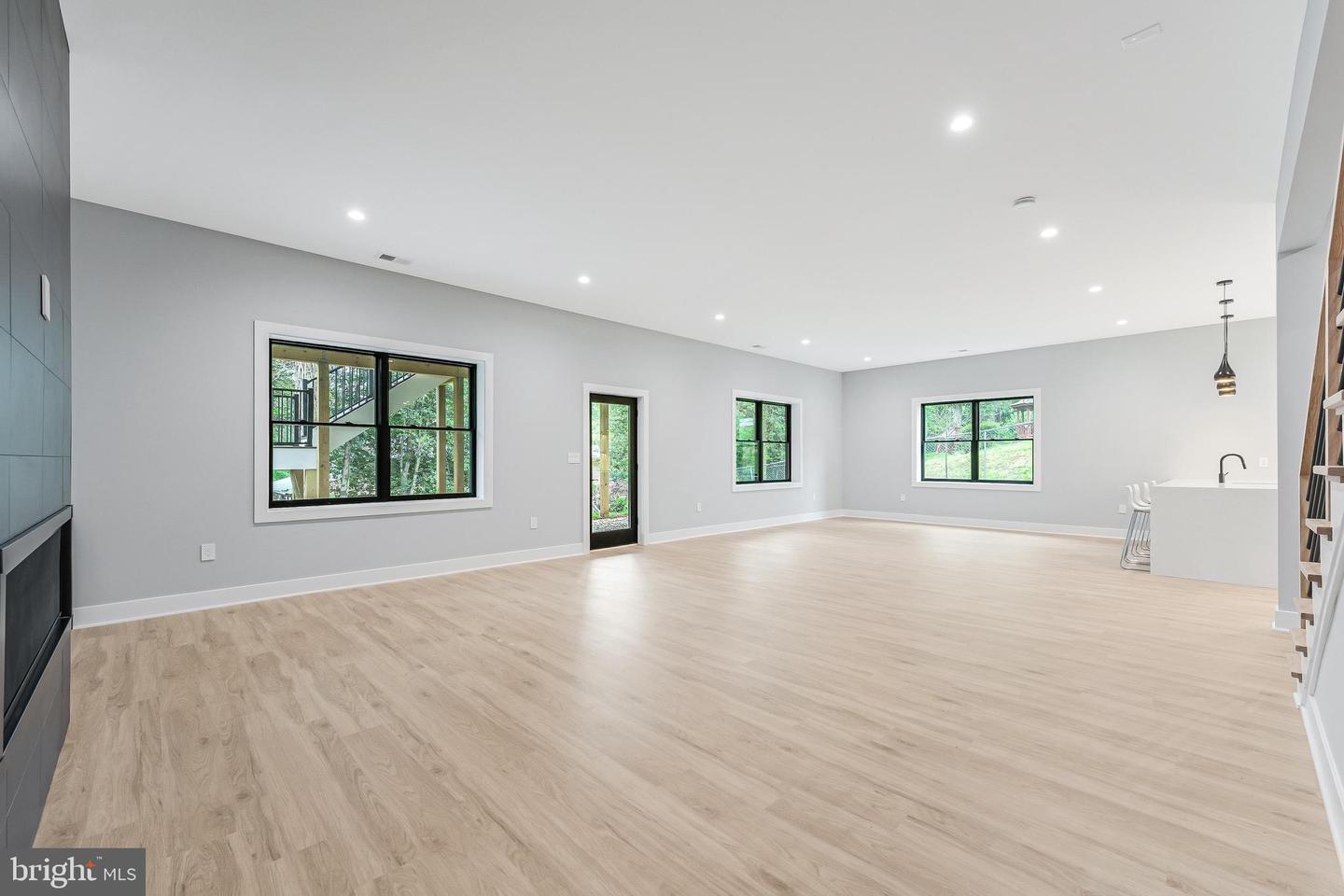 1052 BALLS HILL RD, MCLEAN, Virginia 22101, 6 Bedrooms Bedrooms, ,6 BathroomsBathrooms,Residential,For sale,1052 BALLS HILL RD,VAFX2228376 MLS # VAFX2228376