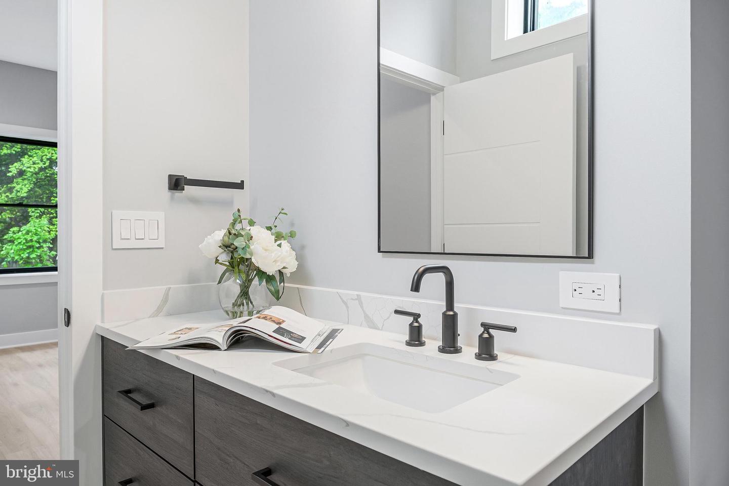 1052 BALLS HILL RD, MCLEAN, Virginia 22101, 6 Bedrooms Bedrooms, ,6 BathroomsBathrooms,Residential,For sale,1052 BALLS HILL RD,VAFX2228376 MLS # VAFX2228376