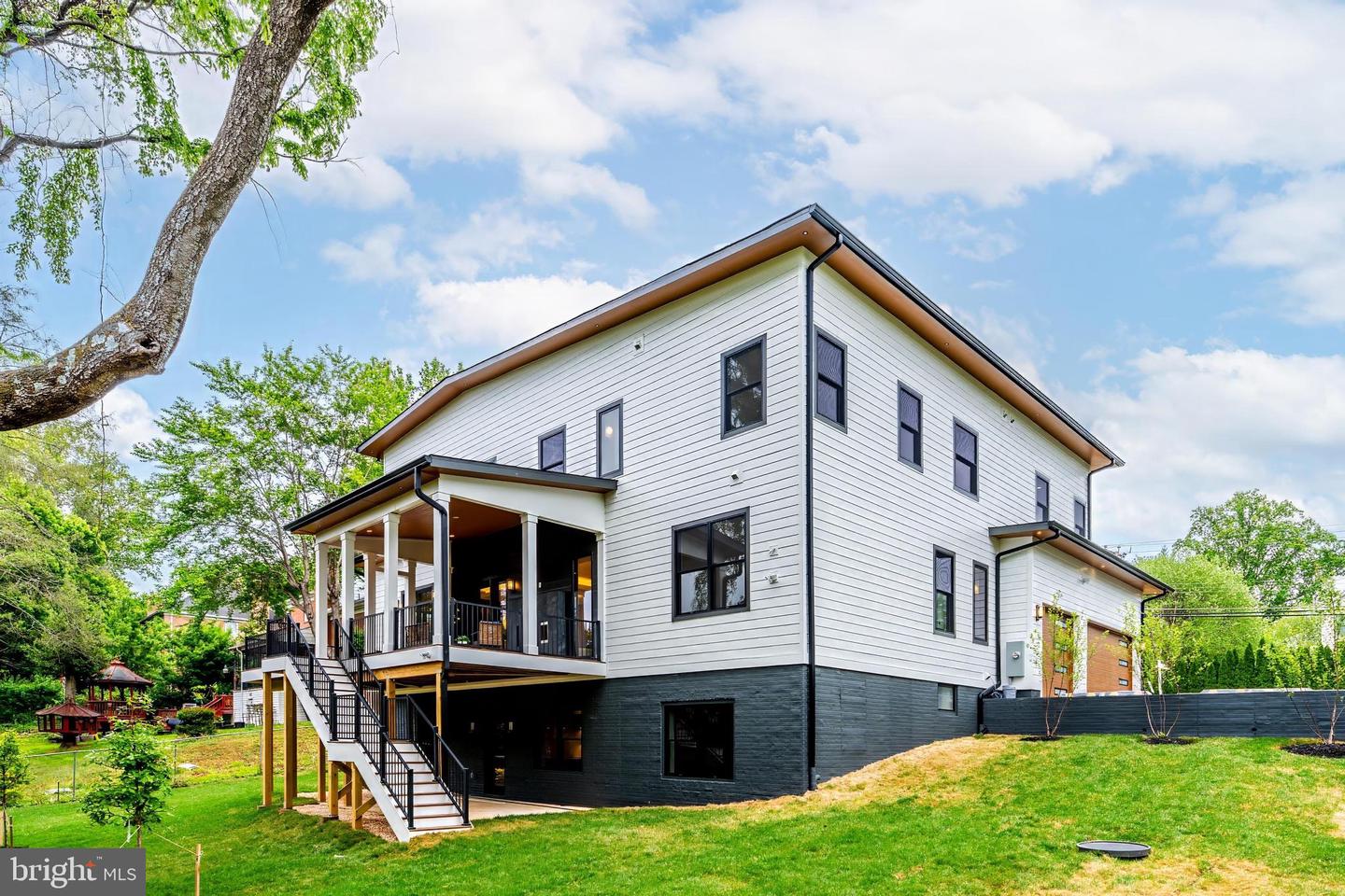 1052 BALLS HILL RD, MCLEAN, Virginia 22101, 6 Bedrooms Bedrooms, ,6 BathroomsBathrooms,Residential,For sale,1052 BALLS HILL RD,VAFX2228376 MLS # VAFX2228376