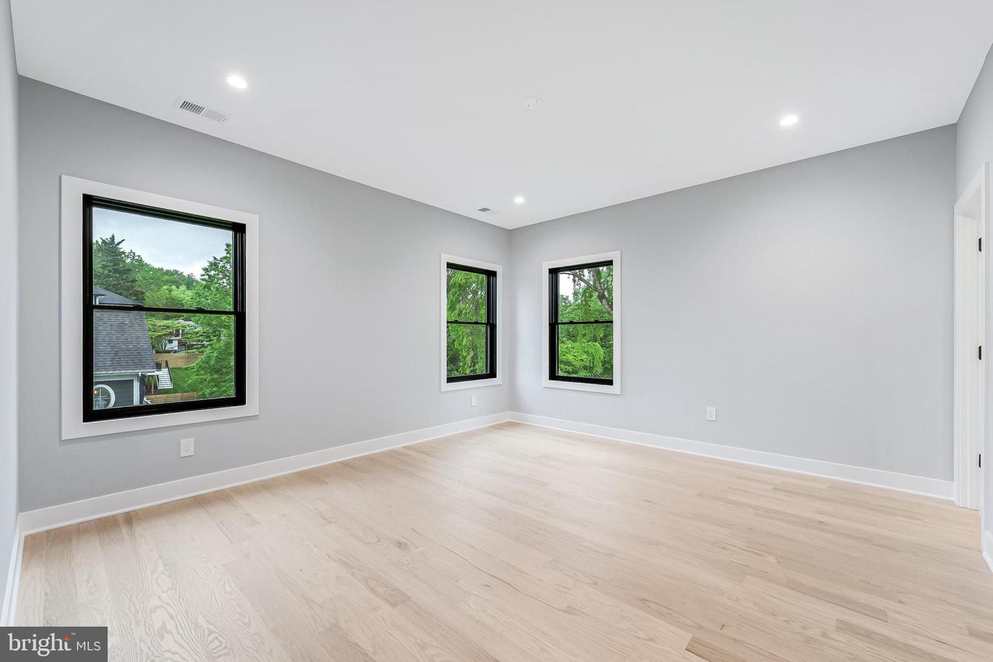 1052 BALLS HILL RD, MCLEAN, Virginia 22101, 6 Bedrooms Bedrooms, ,6 BathroomsBathrooms,Residential,For sale,1052 BALLS HILL RD,VAFX2228376 MLS # VAFX2228376