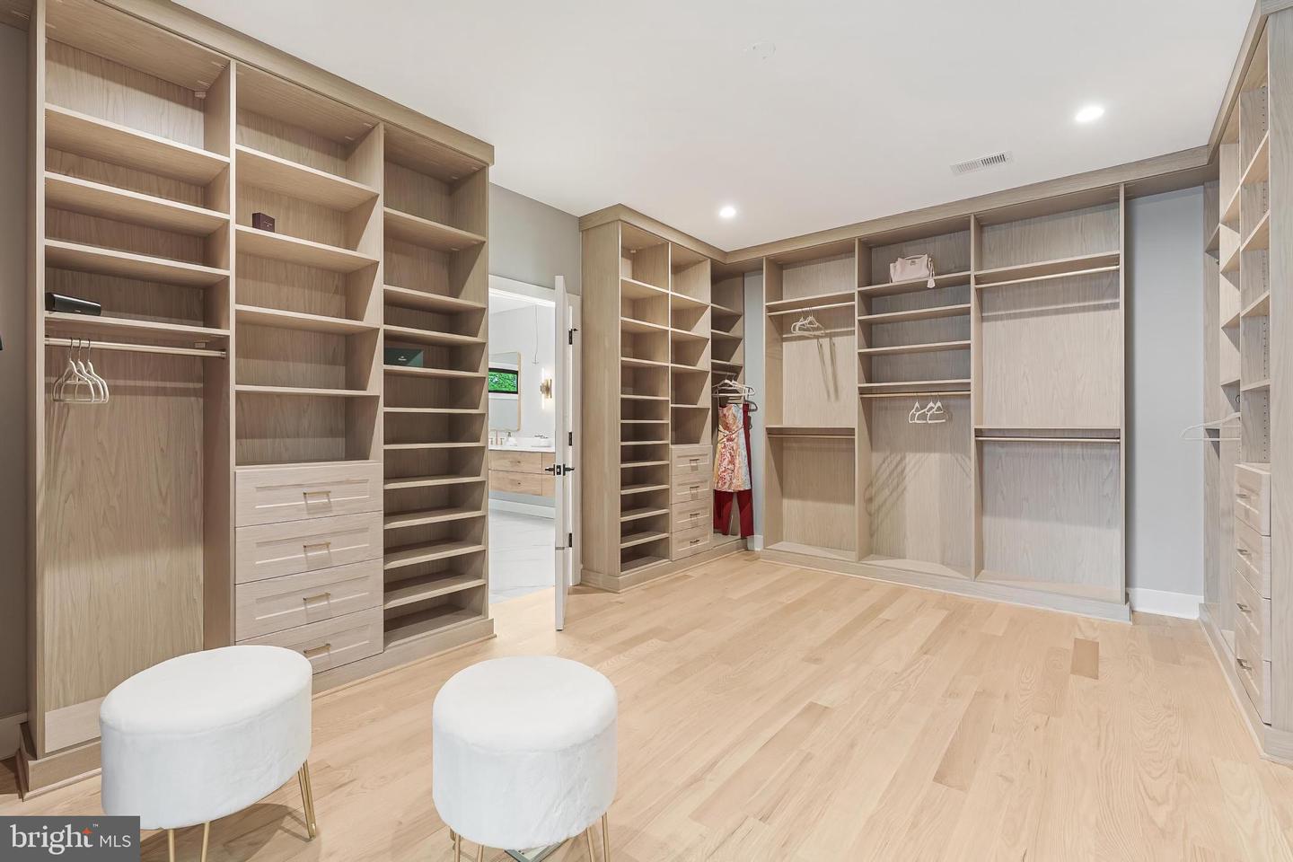 1052 BALLS HILL RD, MCLEAN, Virginia 22101, 6 Bedrooms Bedrooms, ,6 BathroomsBathrooms,Residential,For sale,1052 BALLS HILL RD,VAFX2228376 MLS # VAFX2228376