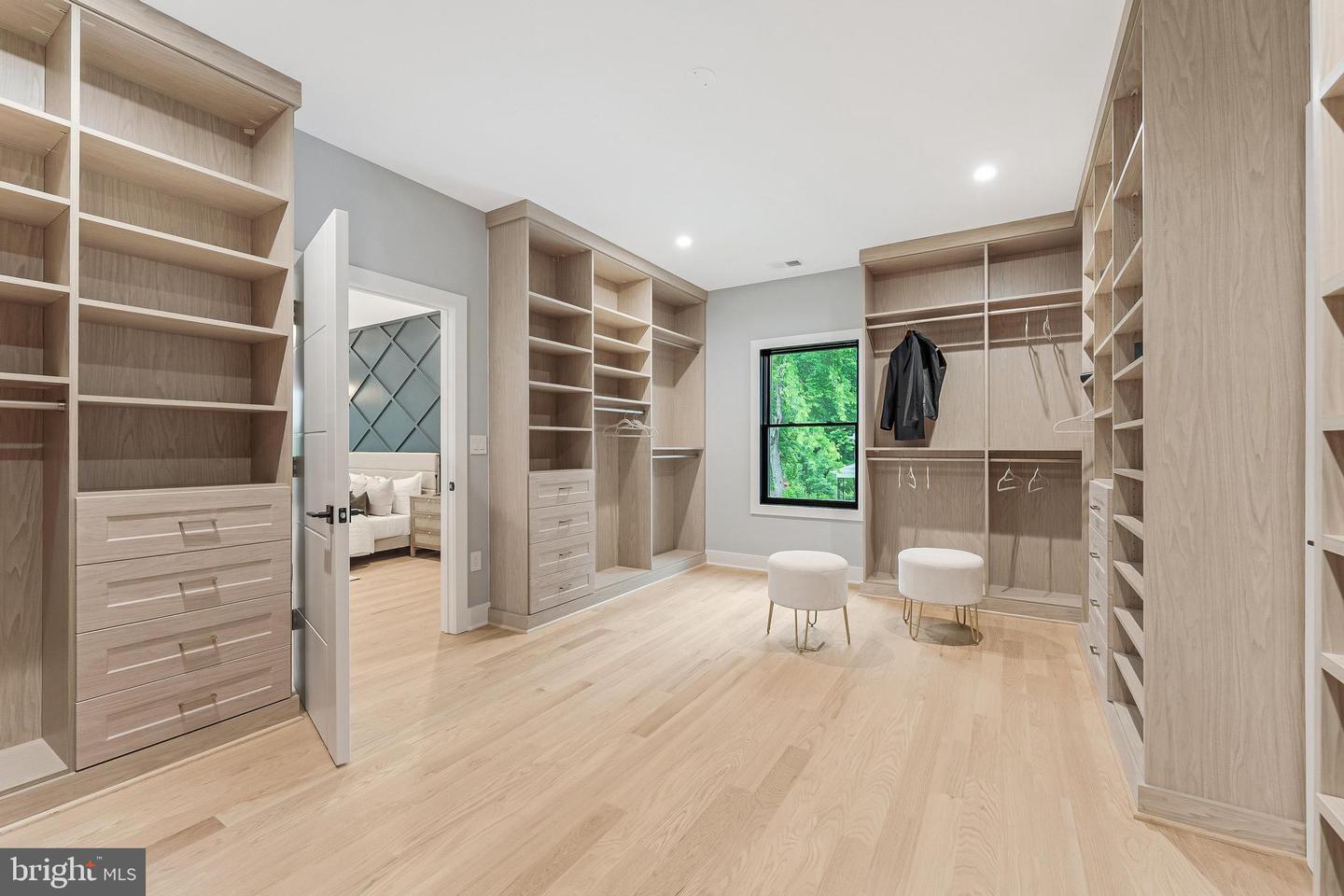 1052 BALLS HILL RD, MCLEAN, Virginia 22101, 6 Bedrooms Bedrooms, ,6 BathroomsBathrooms,Residential,For sale,1052 BALLS HILL RD,VAFX2228376 MLS # VAFX2228376