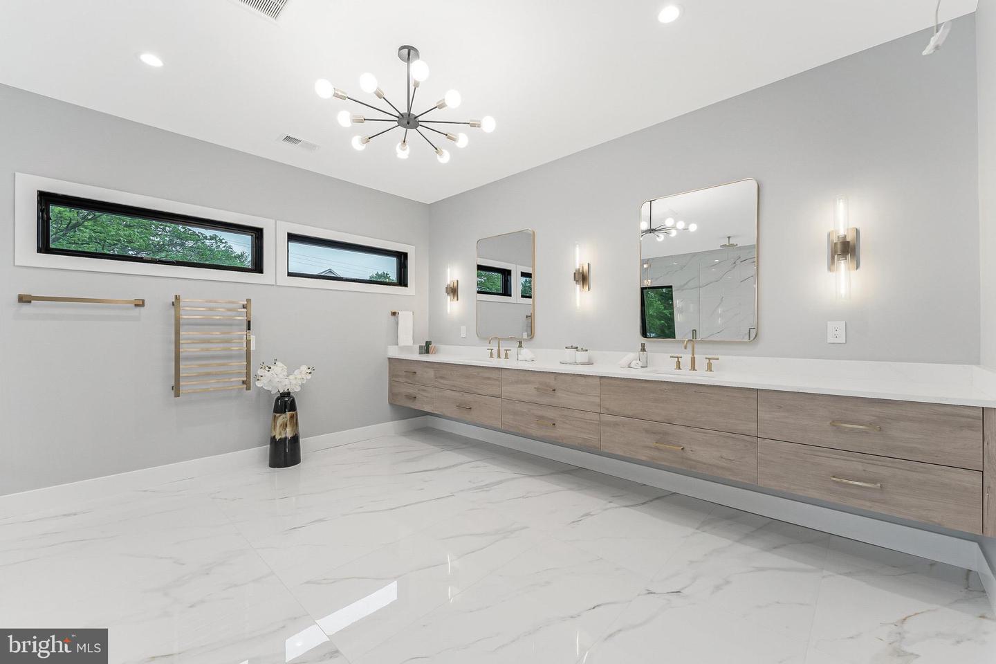 1052 BALLS HILL RD, MCLEAN, Virginia 22101, 6 Bedrooms Bedrooms, ,6 BathroomsBathrooms,Residential,For sale,1052 BALLS HILL RD,VAFX2228376 MLS # VAFX2228376