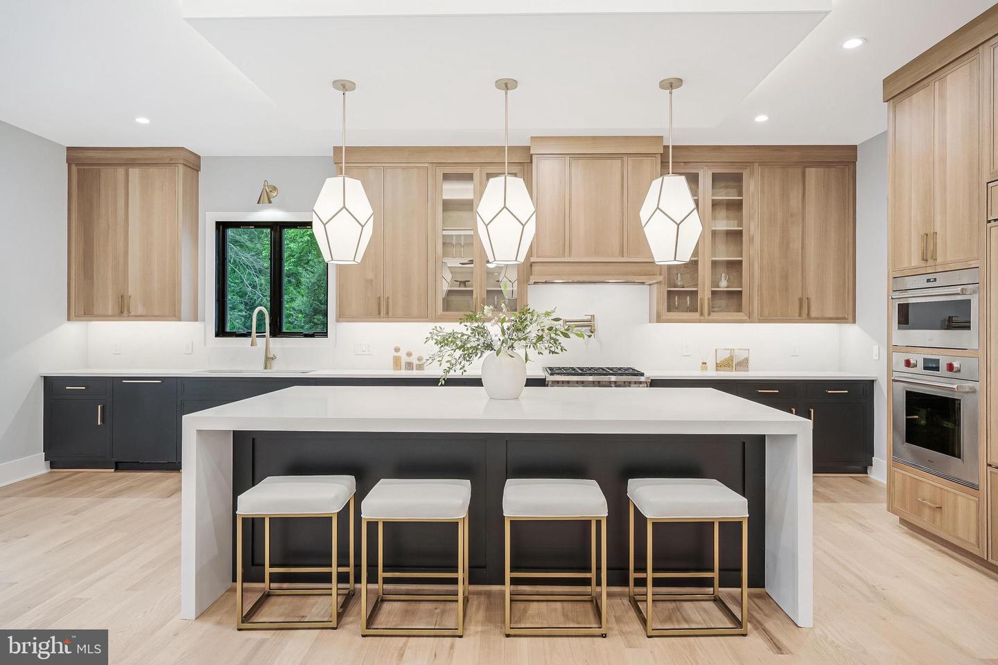 1052 BALLS HILL RD, MCLEAN, Virginia 22101, 6 Bedrooms Bedrooms, ,6 BathroomsBathrooms,Residential,For sale,1052 BALLS HILL RD,VAFX2228376 MLS # VAFX2228376