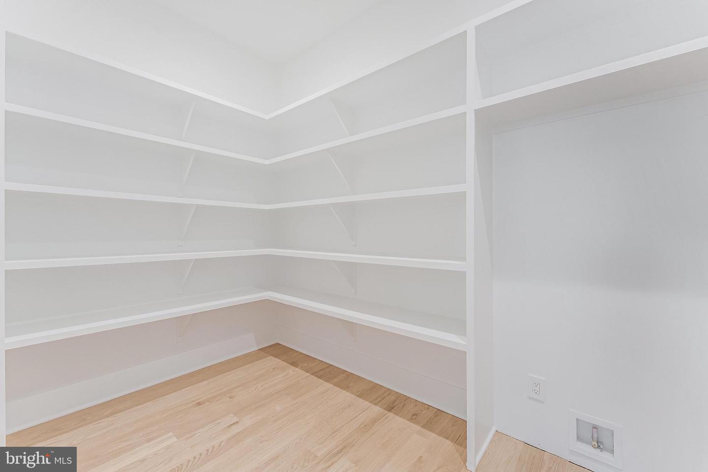1052 BALLS HILL RD, MCLEAN, Virginia 22101, 6 Bedrooms Bedrooms, ,6 BathroomsBathrooms,Residential,For sale,1052 BALLS HILL RD,VAFX2228376 MLS # VAFX2228376
