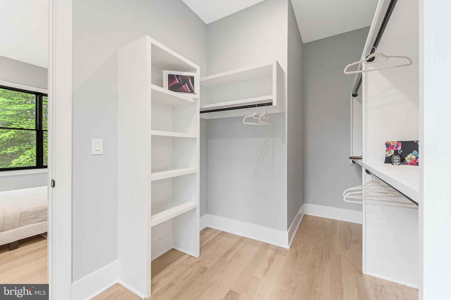 1052 BALLS HILL RD, MCLEAN, Virginia 22101, 6 Bedrooms Bedrooms, ,6 BathroomsBathrooms,Residential,For sale,1052 BALLS HILL RD,VAFX2228376 MLS # VAFX2228376