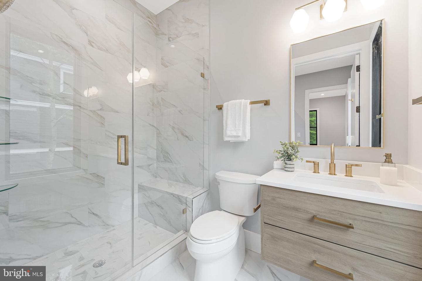 1052 BALLS HILL RD, MCLEAN, Virginia 22101, 6 Bedrooms Bedrooms, ,6 BathroomsBathrooms,Residential,For sale,1052 BALLS HILL RD,VAFX2228376 MLS # VAFX2228376
