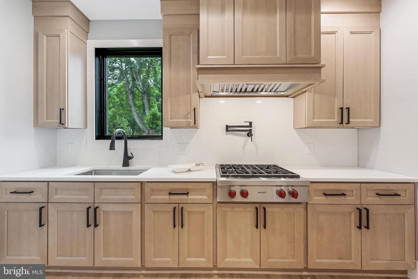 1052 BALLS HILL RD, MCLEAN, Virginia 22101, 6 Bedrooms Bedrooms, ,6 BathroomsBathrooms,Residential,For sale,1052 BALLS HILL RD,VAFX2228376 MLS # VAFX2228376