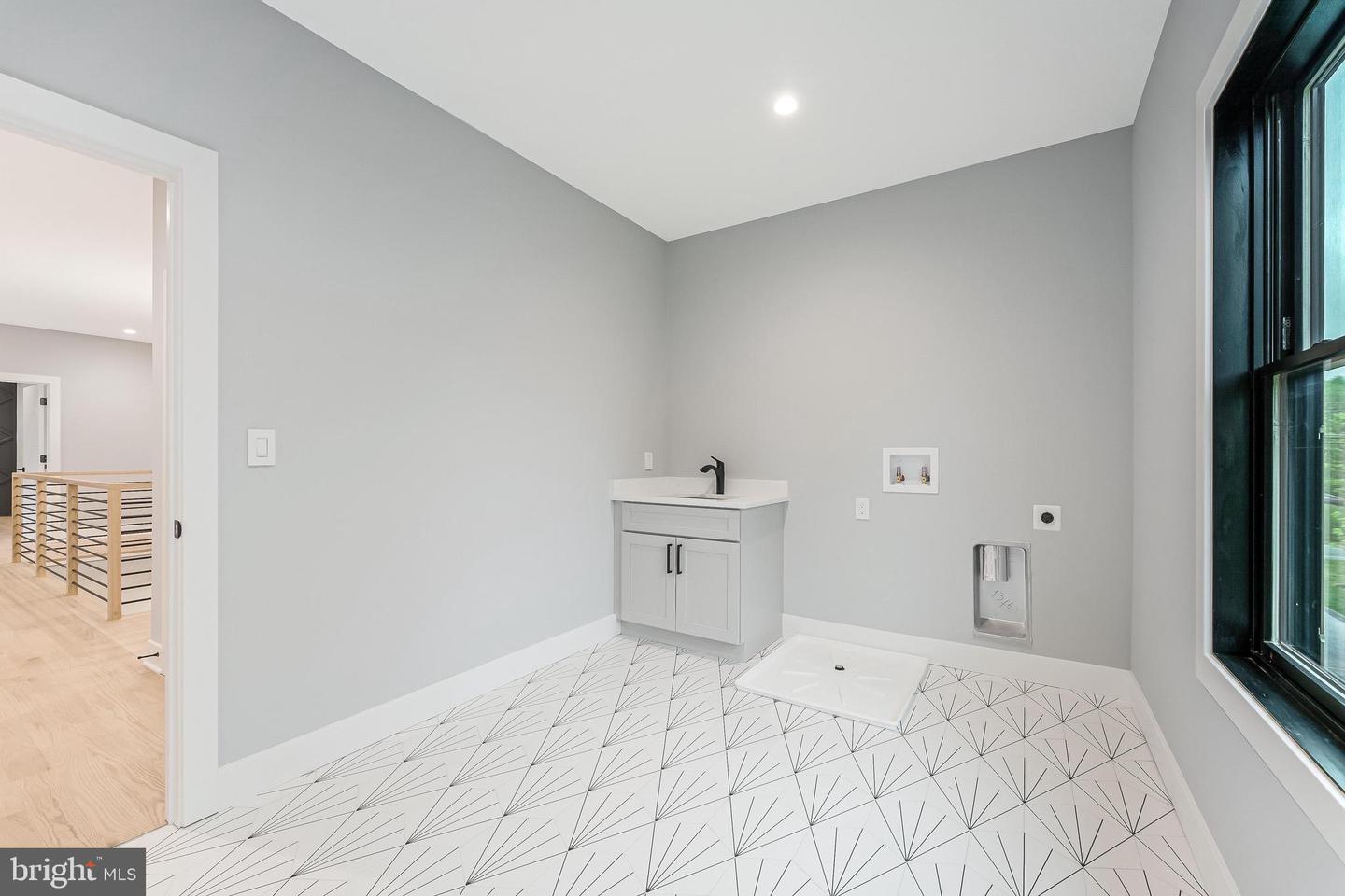 1052 BALLS HILL RD, MCLEAN, Virginia 22101, 6 Bedrooms Bedrooms, ,6 BathroomsBathrooms,Residential,For sale,1052 BALLS HILL RD,VAFX2228376 MLS # VAFX2228376