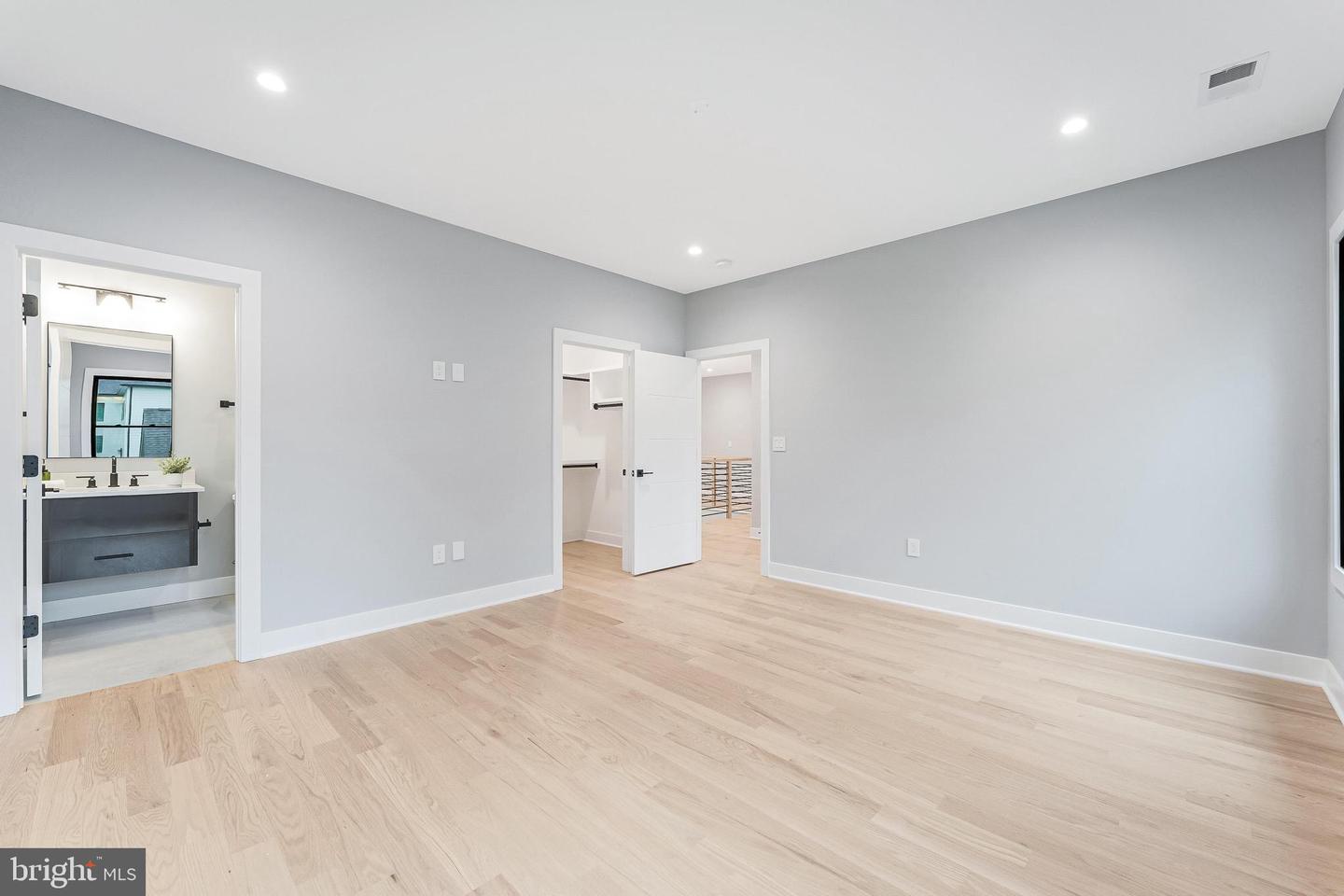1052 BALLS HILL RD, MCLEAN, Virginia 22101, 6 Bedrooms Bedrooms, ,6 BathroomsBathrooms,Residential,For sale,1052 BALLS HILL RD,VAFX2228376 MLS # VAFX2228376