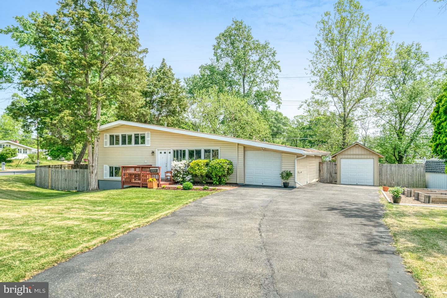 4001 IVANHOE LN, ALEXANDRIA, Virginia 22310, 4 Bedrooms Bedrooms, ,2 BathroomsBathrooms,Residential,For sale,4001 IVANHOE LN,VAFX2228874 MLS # VAFX2228874