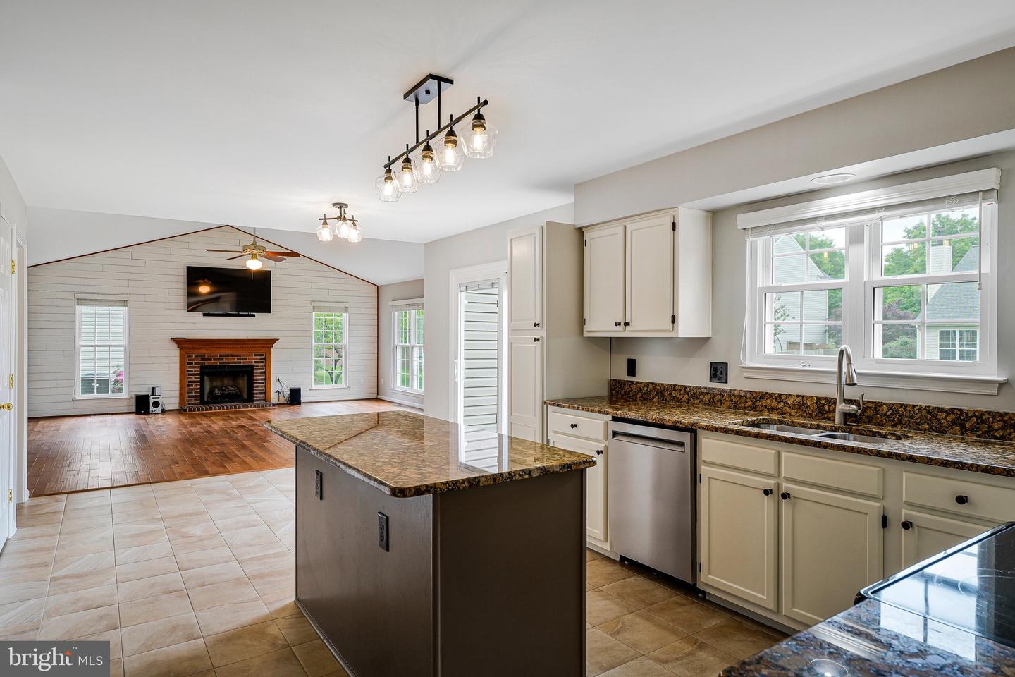 218 FOXBOROUGH DR SW, LEESBURG, Virginia 20175, 4 Bedrooms Bedrooms, ,3 BathroomsBathrooms,Residential,For sale,218 FOXBOROUGH DR SW,VALO2091906 MLS # VALO2091906