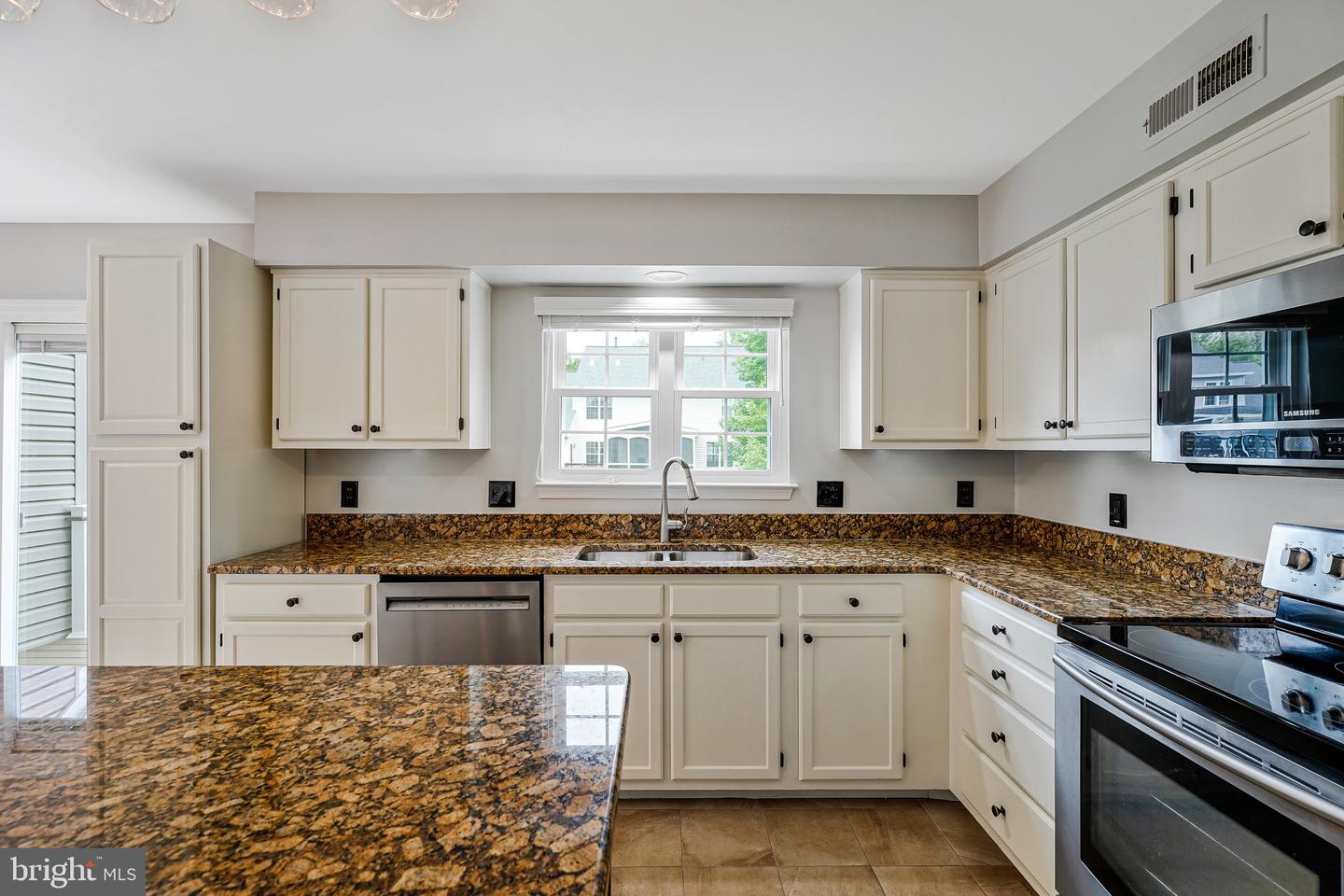 218 FOXBOROUGH DR SW, LEESBURG, Virginia 20175, 4 Bedrooms Bedrooms, ,3 BathroomsBathrooms,Residential,For sale,218 FOXBOROUGH DR SW,VALO2091906 MLS # VALO2091906