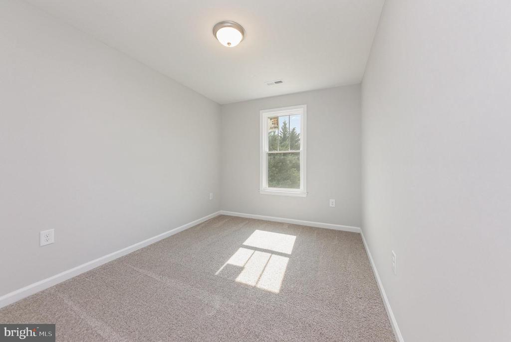 100 GERBER DR, FREDERICKSBURG, Virginia, ,Residential,100 GERBER DR,VASP2033020 MLS # VASP2033020