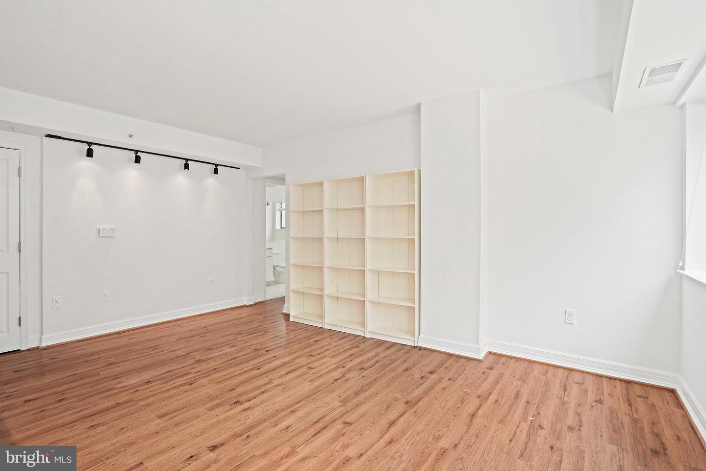 1225 13TH ST NW #306, WASHINGTON, District Of Columbia 20005, 1 Bedroom Bedrooms, ,1 BathroomBathrooms,Residential,For sale,1225 13TH ST NW #306,DCDC2191194 MLS # DCDC2191194