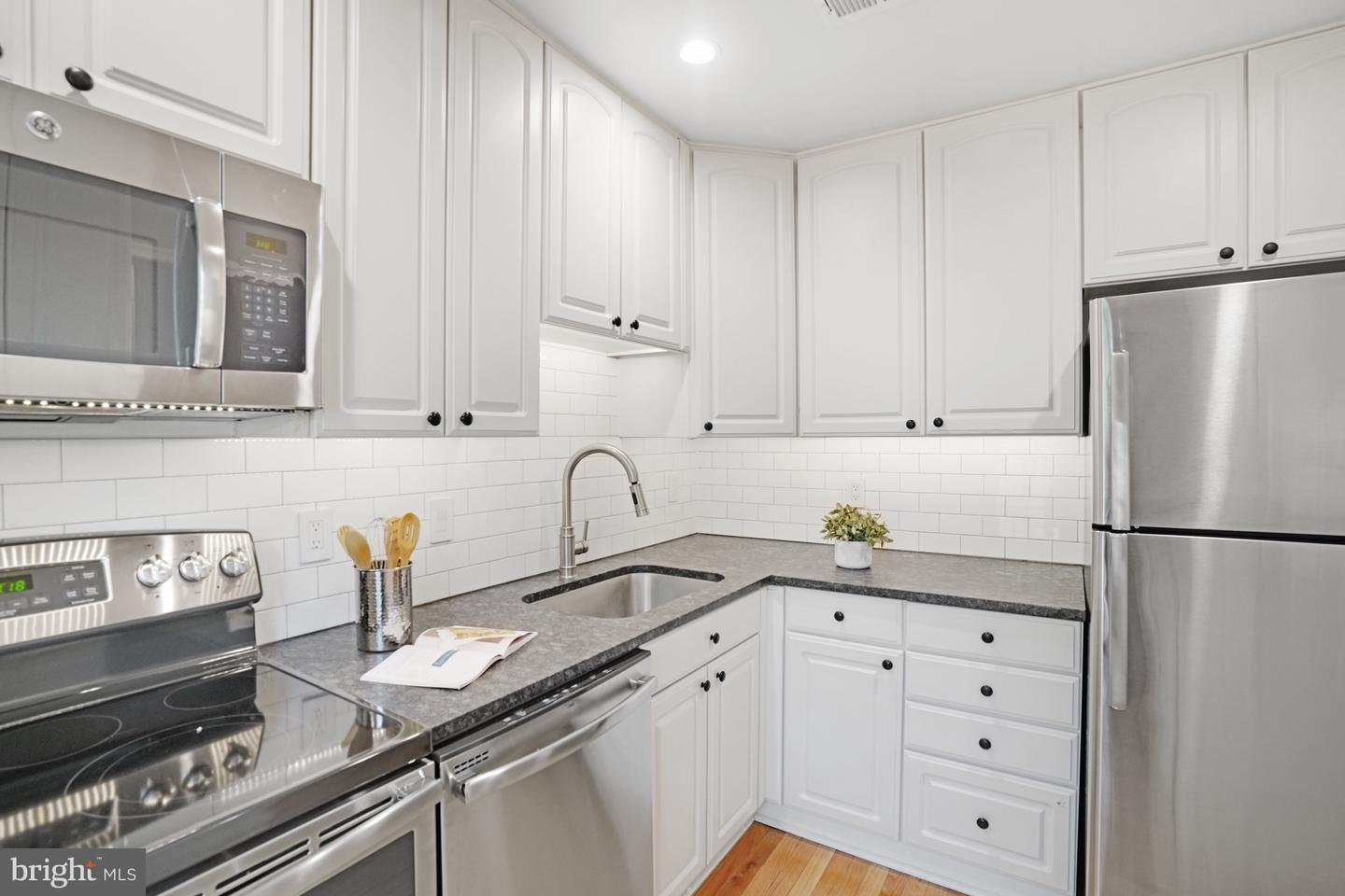 1948 N CLEVELAND ST, ARLINGTON, Virginia 22201, 2 Bedrooms Bedrooms, ,2 BathroomsBathrooms,Residential,For sale,1948 N CLEVELAND ST,VAAR2055014 MLS # VAAR2055014