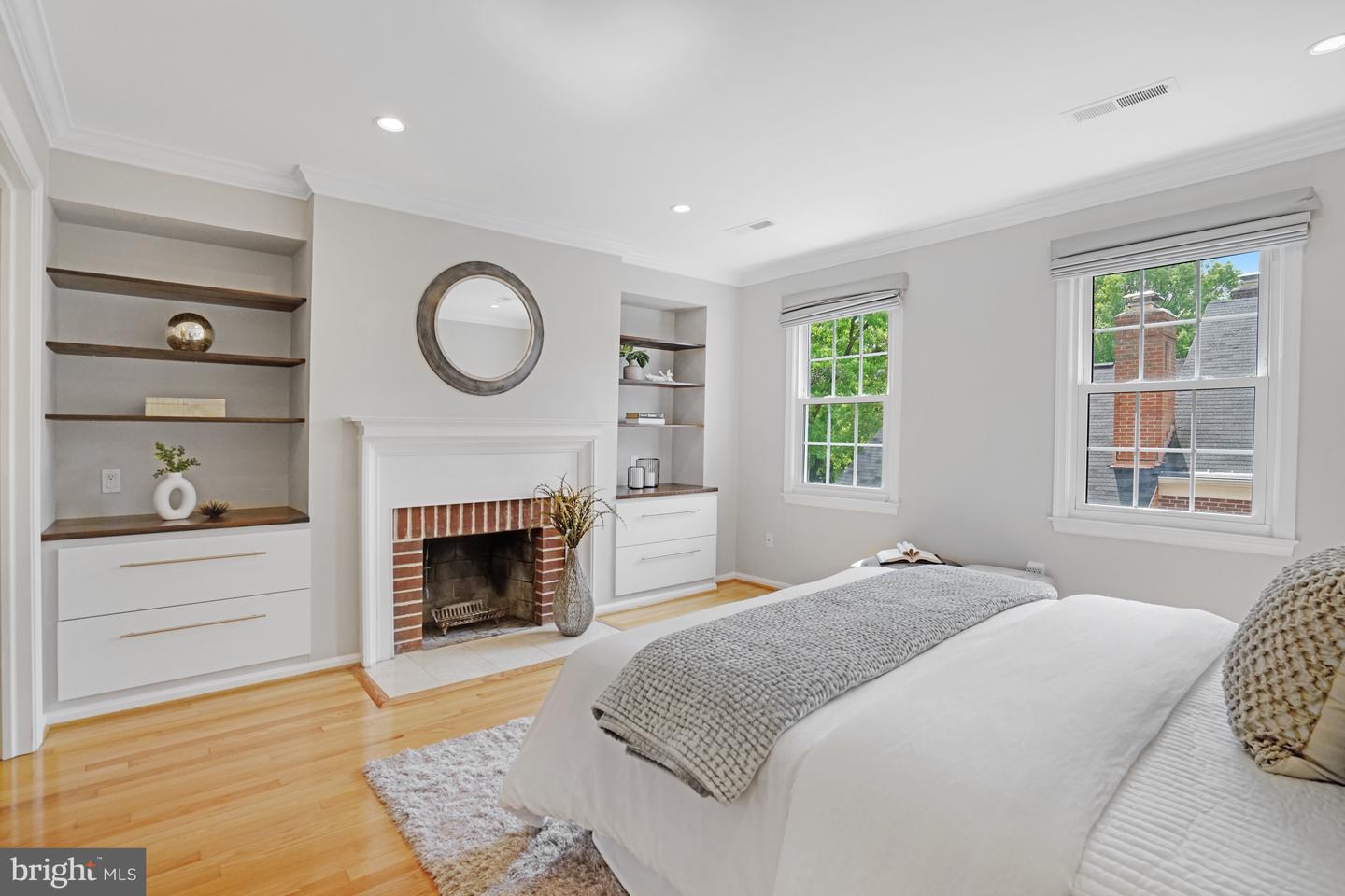 1948 N CLEVELAND ST, ARLINGTON, Virginia 22201, 2 Bedrooms Bedrooms, ,2 BathroomsBathrooms,Residential,For sale,1948 N CLEVELAND ST,VAAR2055014 MLS # VAAR2055014