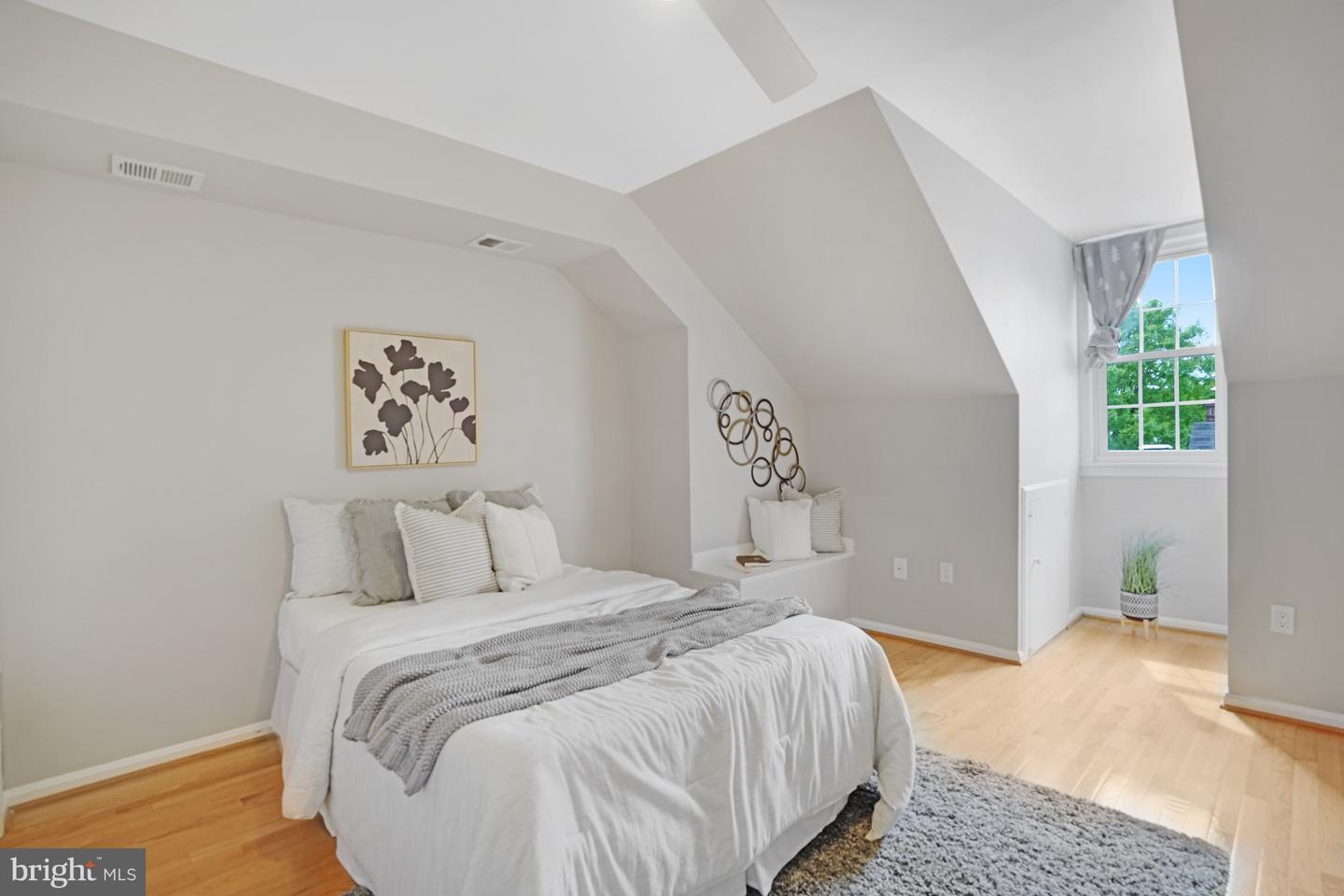 1948 N CLEVELAND ST, ARLINGTON, Virginia 22201, 2 Bedrooms Bedrooms, ,2 BathroomsBathrooms,Residential,For sale,1948 N CLEVELAND ST,VAAR2055014 MLS # VAAR2055014