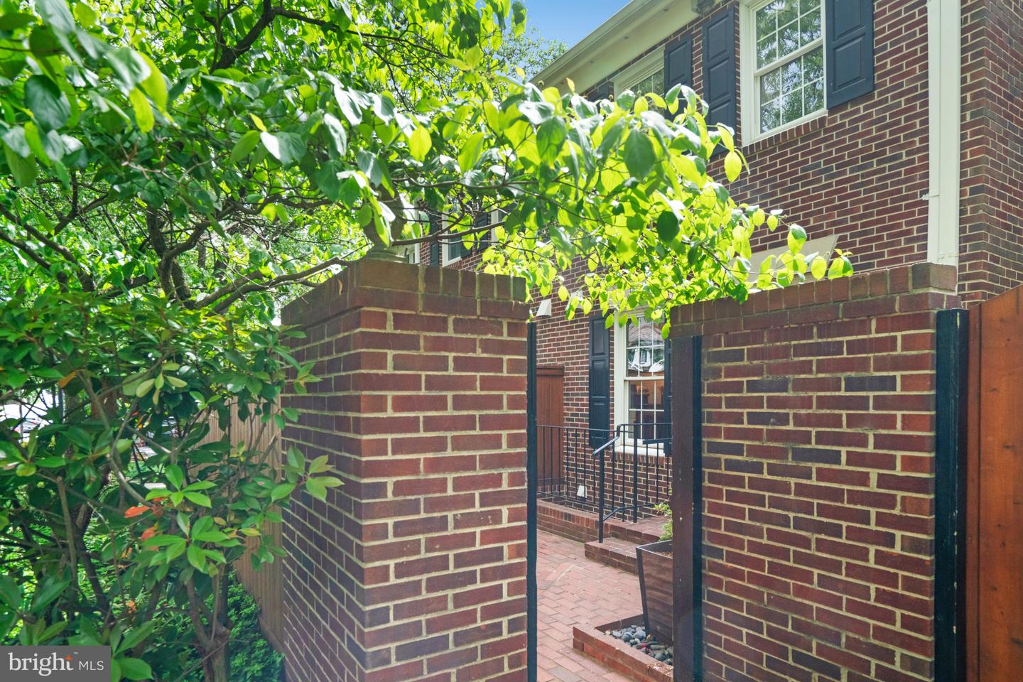 1948 N CLEVELAND ST, ARLINGTON, Virginia 22201, 2 Bedrooms Bedrooms, ,2 BathroomsBathrooms,Residential,For sale,1948 N CLEVELAND ST,VAAR2055014 MLS # VAAR2055014