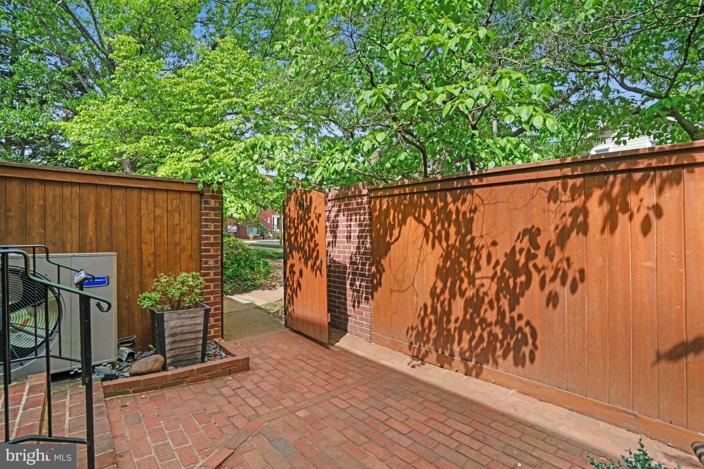 1948 N CLEVELAND ST, ARLINGTON, Virginia 22201, 2 Bedrooms Bedrooms, ,2 BathroomsBathrooms,Residential,For sale,1948 N CLEVELAND ST,VAAR2055014 MLS # VAAR2055014