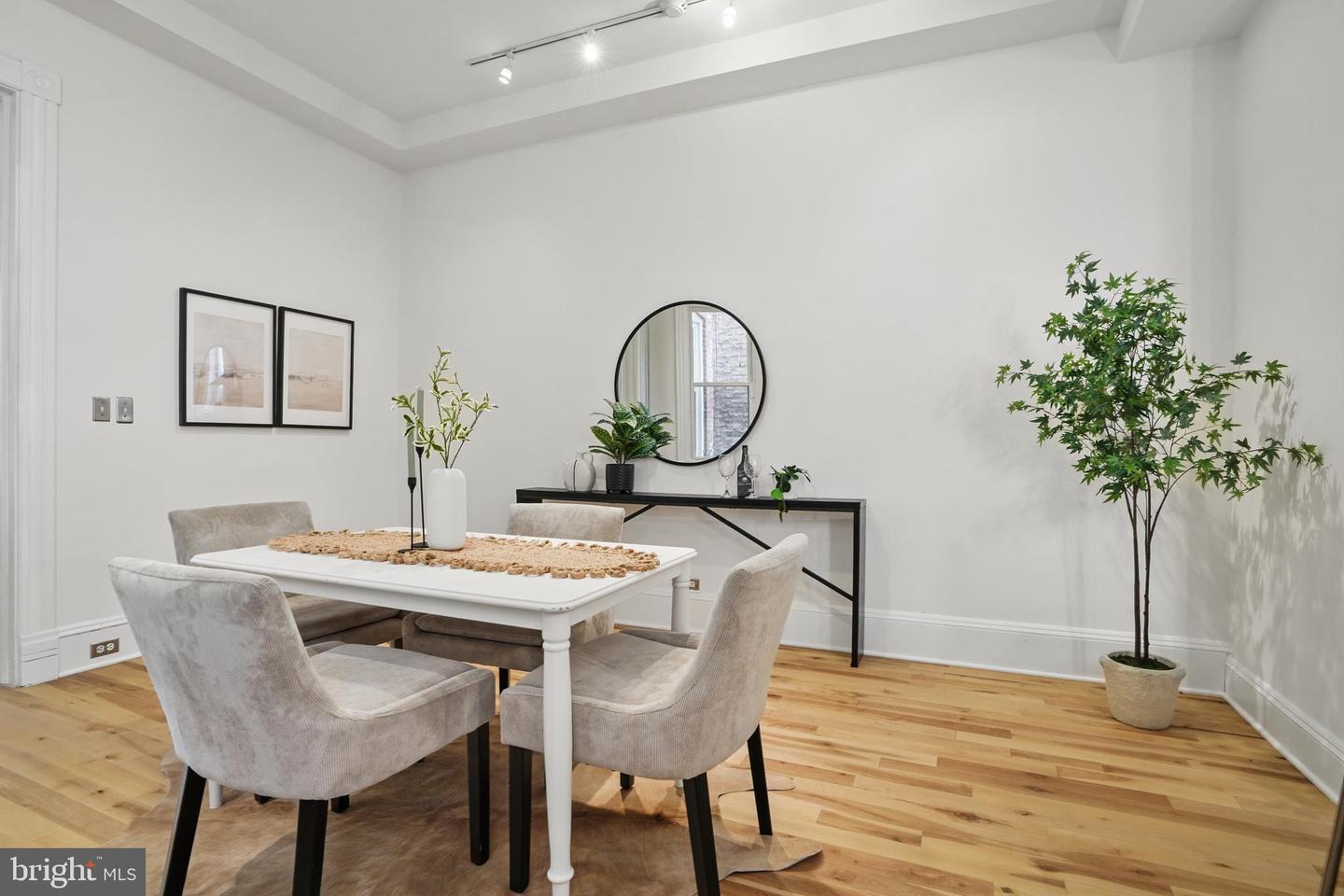 136 R ST NE, WASHINGTON, District Of Columbia 20002, 3 Bedrooms Bedrooms, ,3 BathroomsBathrooms,Residential,For sale,136 R ST NE,DCDC2192938 MLS # DCDC2192938