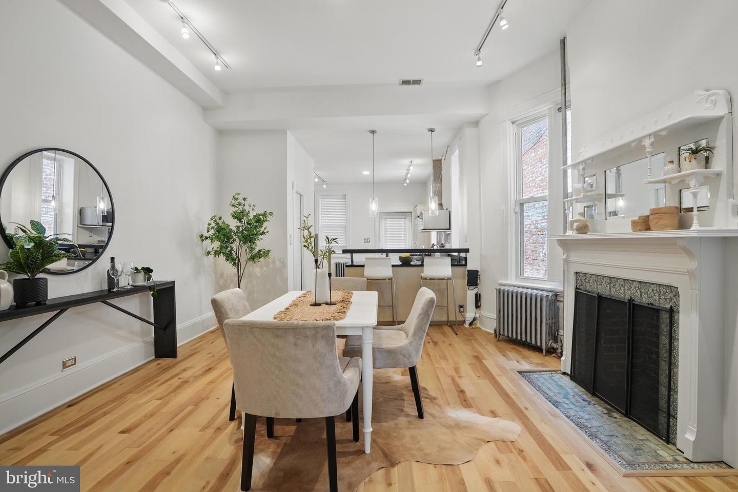 136 R ST NE, WASHINGTON, District Of Columbia 20002, 3 Bedrooms Bedrooms, ,3 BathroomsBathrooms,Residential,For sale,136 R ST NE,DCDC2192938 MLS # DCDC2192938