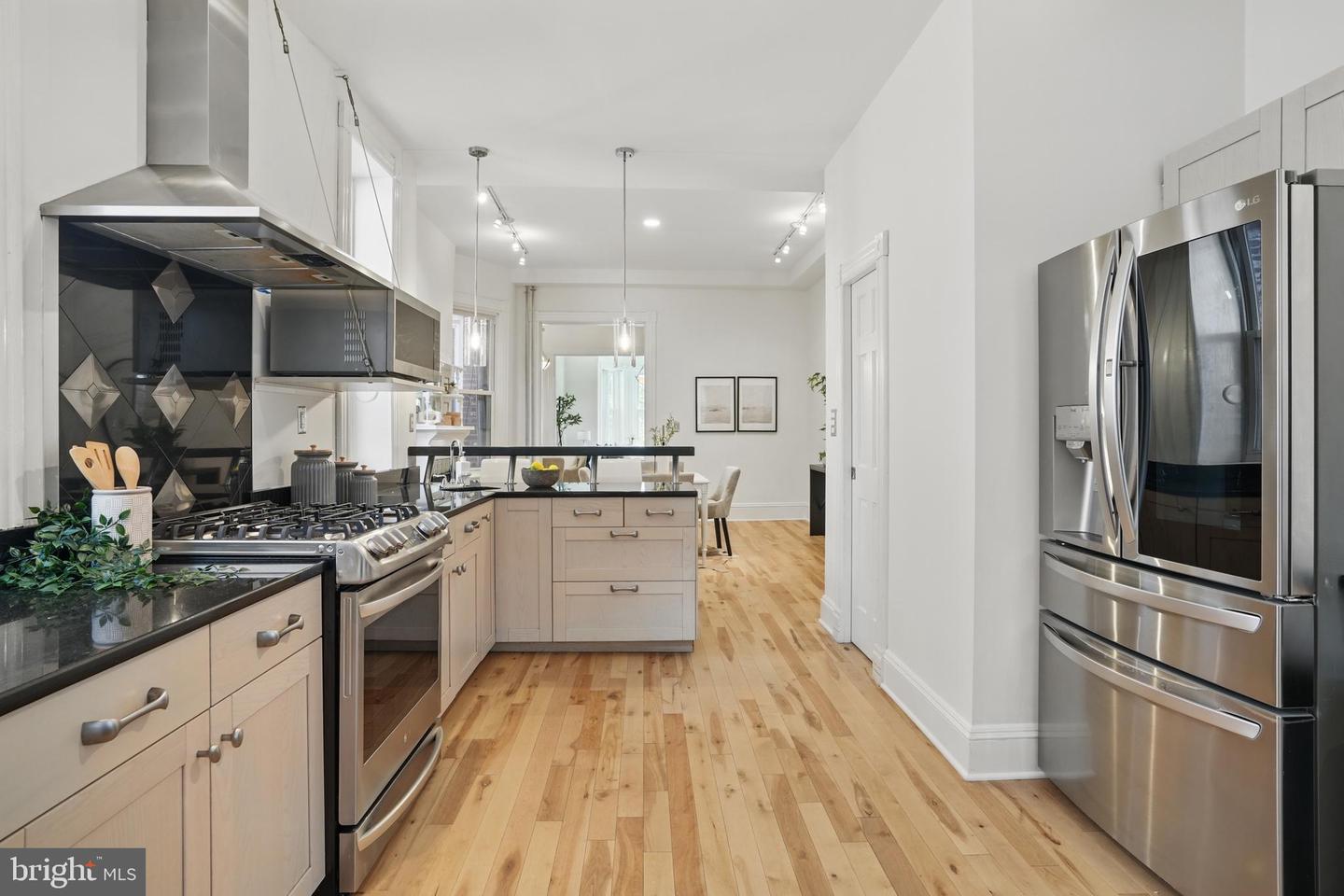 136 R ST NE, WASHINGTON, District Of Columbia 20002, 3 Bedrooms Bedrooms, ,3 BathroomsBathrooms,Residential,For sale,136 R ST NE,DCDC2192938 MLS # DCDC2192938