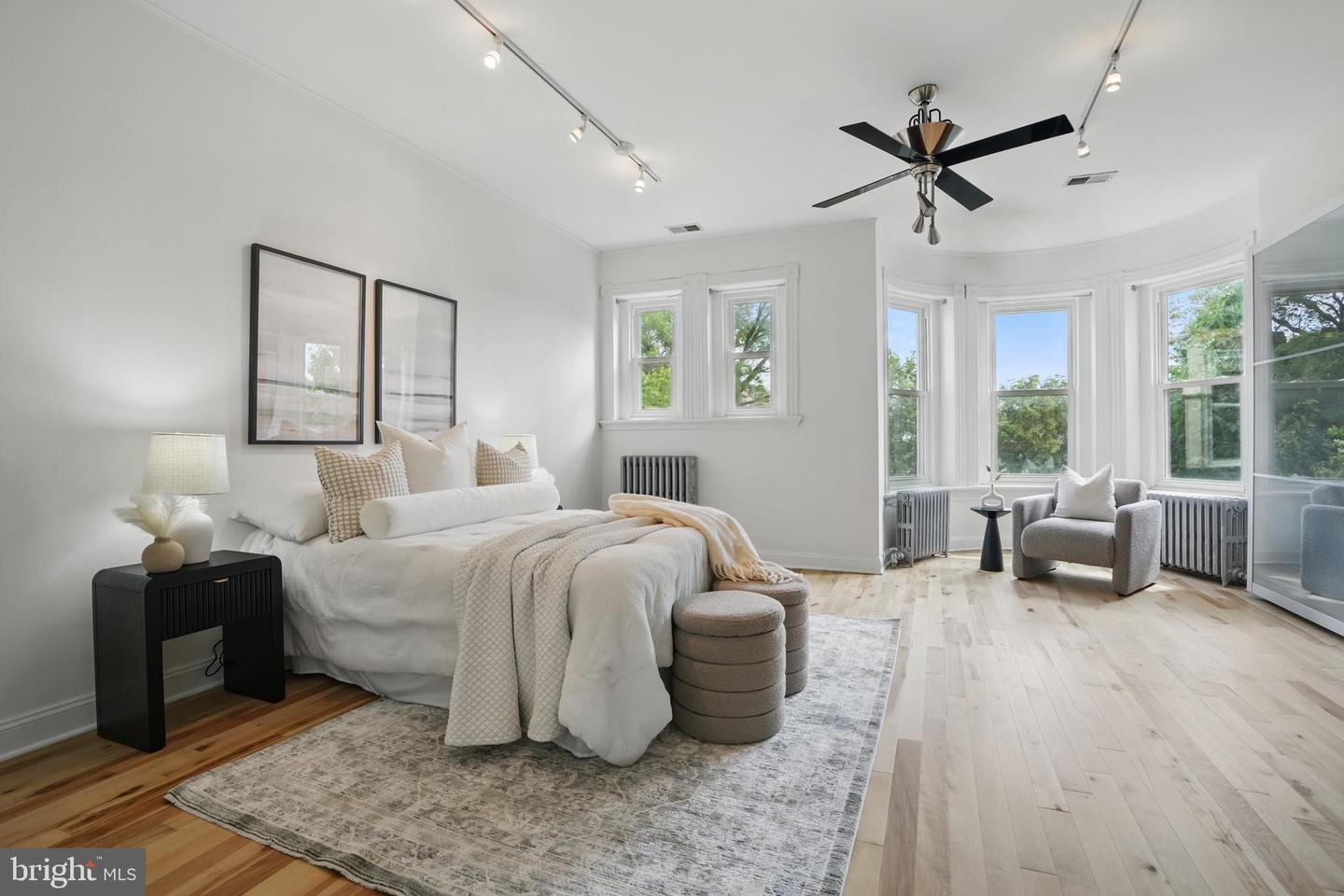 136 R ST NE, WASHINGTON, District Of Columbia 20002, 3 Bedrooms Bedrooms, ,3 BathroomsBathrooms,Residential,For sale,136 R ST NE,DCDC2192938 MLS # DCDC2192938