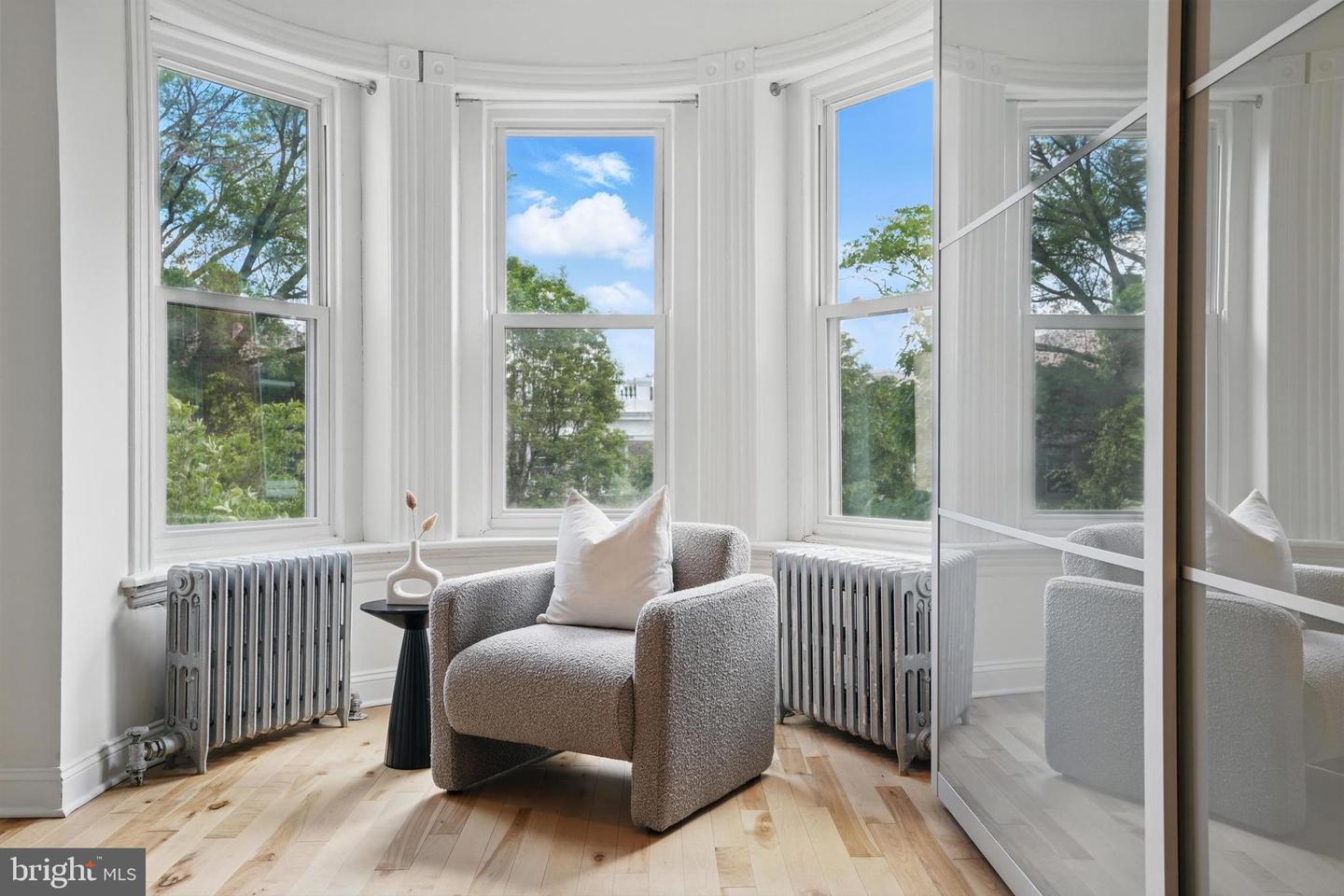 136 R ST NE, WASHINGTON, District Of Columbia 20002, 3 Bedrooms Bedrooms, ,3 BathroomsBathrooms,Residential,For sale,136 R ST NE,DCDC2192938 MLS # DCDC2192938