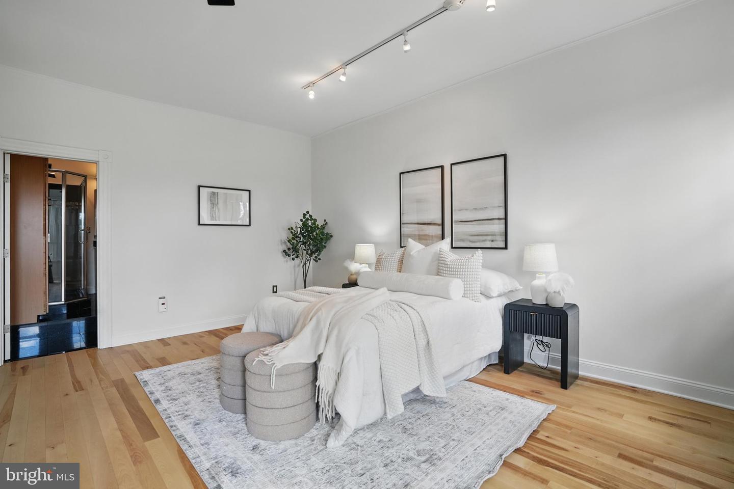 136 R ST NE, WASHINGTON, District Of Columbia 20002, 3 Bedrooms Bedrooms, ,3 BathroomsBathrooms,Residential,For sale,136 R ST NE,DCDC2192938 MLS # DCDC2192938