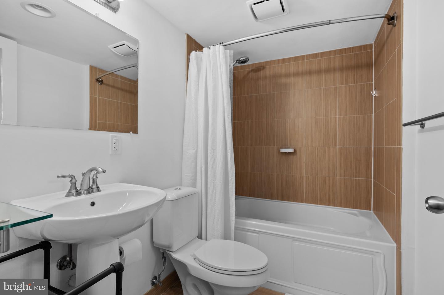 6425 14TH ST NW #303, WASHINGTON, District Of Columbia 20012, 1 Bedroom Bedrooms, ,1 BathroomBathrooms,Residential,For sale,6425 14TH ST NW #303,DCDC2192782 MLS # DCDC2192782