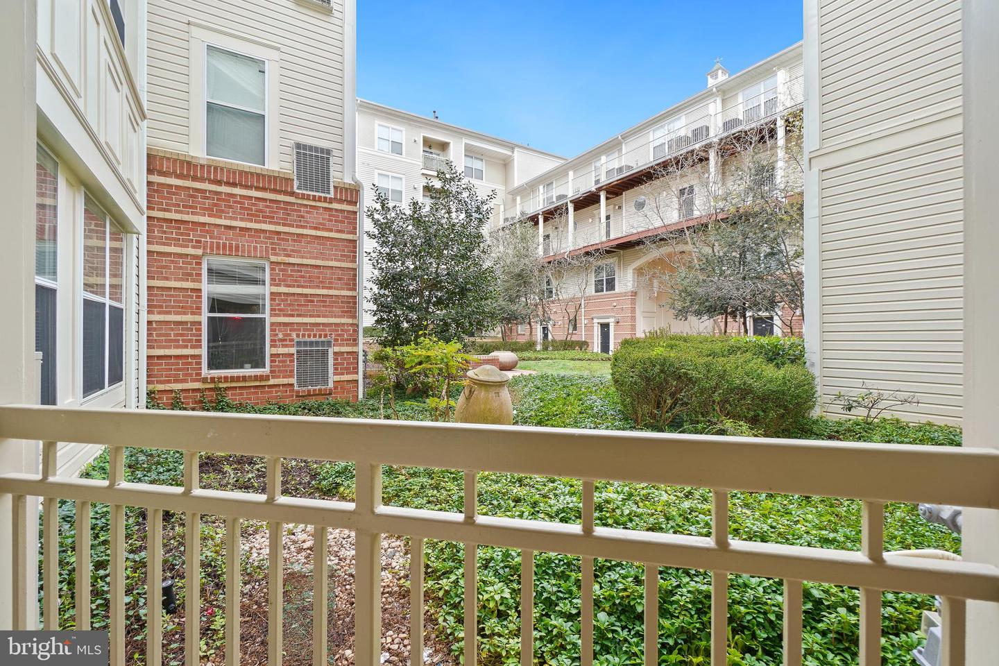2791 CENTERBORO DR #186, VIENNA, Virginia 22181, 2 Bedrooms Bedrooms, ,2 BathroomsBathrooms,Residential,For sale,2791 CENTERBORO DR #186,VAFX2232394 MLS # VAFX2232394