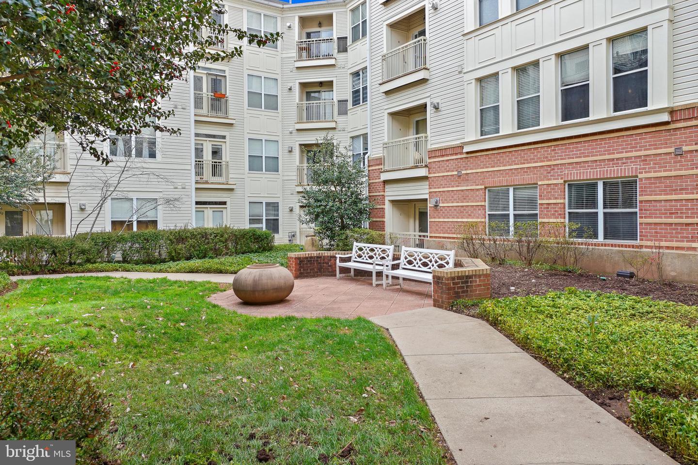 2791 CENTERBORO DR #186, VIENNA, Virginia 22181, 2 Bedrooms Bedrooms, ,2 BathroomsBathrooms,Residential,For sale,2791 CENTERBORO DR #186,VAFX2232394 MLS # VAFX2232394