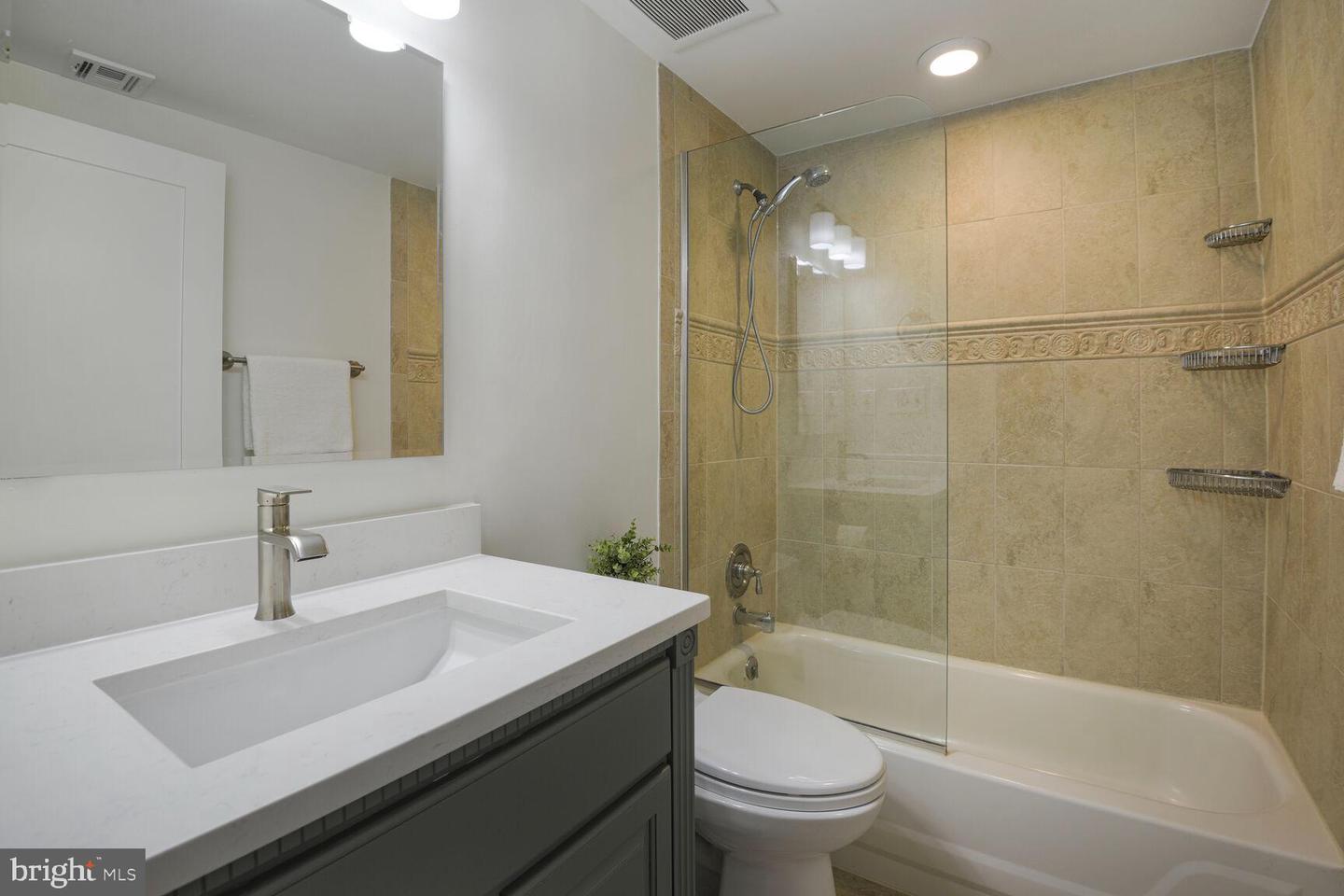1437 RHODE ISLAND AVE NW #101, WASHINGTON, District Of Columbia 20005, 2 Bedrooms Bedrooms, ,2 BathroomsBathrooms,Residential,For sale,1437 RHODE ISLAND AVE NW #101,DCDC2194082 MLS # DCDC2194082