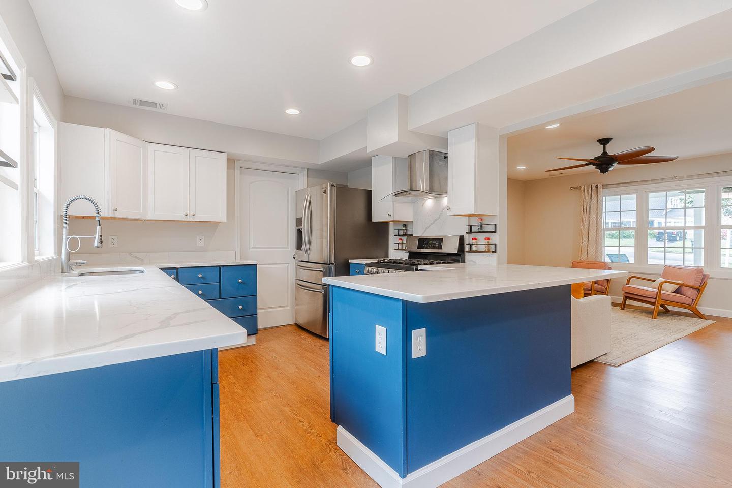 13302 POINT PLEASANT DR, FAIRFAX, Virginia 22033, 4 Bedrooms Bedrooms, 6 Rooms Rooms,2 BathroomsBathrooms,Residential,For sale,13302 POINT PLEASANT DR,VAFX2233046 MLS # VAFX2233046