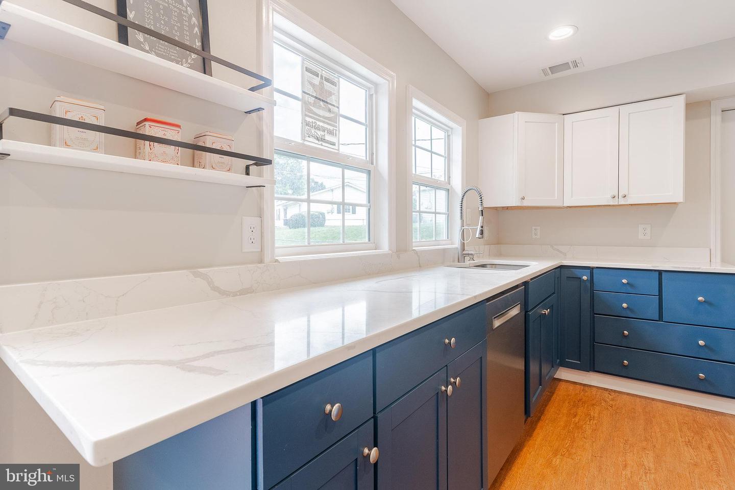 13302 POINT PLEASANT DR, FAIRFAX, Virginia 22033, 4 Bedrooms Bedrooms, 6 Rooms Rooms,2 BathroomsBathrooms,Residential,For sale,13302 POINT PLEASANT DR,VAFX2233046 MLS # VAFX2233046