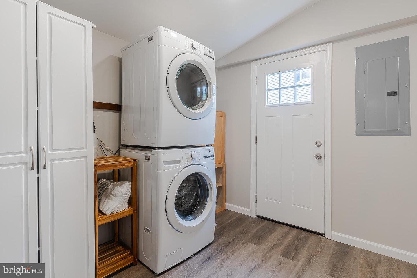 13302 POINT PLEASANT DR, FAIRFAX, Virginia 22033, 4 Bedrooms Bedrooms, 6 Rooms Rooms,2 BathroomsBathrooms,Residential,For sale,13302 POINT PLEASANT DR,VAFX2233046 MLS # VAFX2233046
