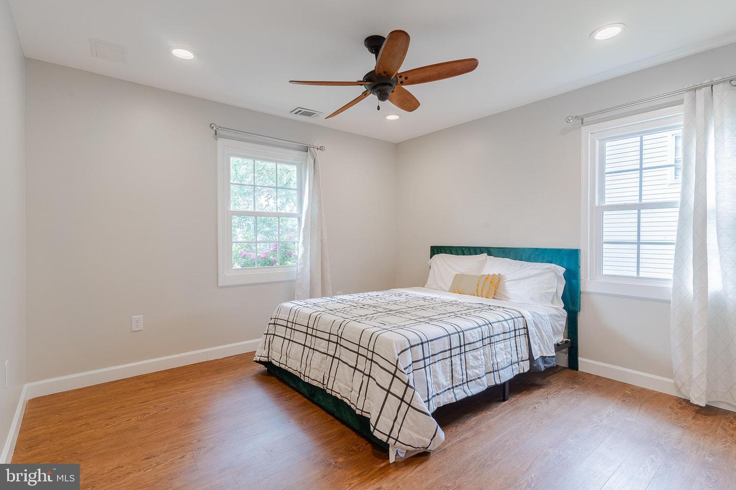 13302 POINT PLEASANT DR, FAIRFAX, Virginia 22033, 4 Bedrooms Bedrooms, 6 Rooms Rooms,2 BathroomsBathrooms,Residential,For sale,13302 POINT PLEASANT DR,VAFX2233046 MLS # VAFX2233046