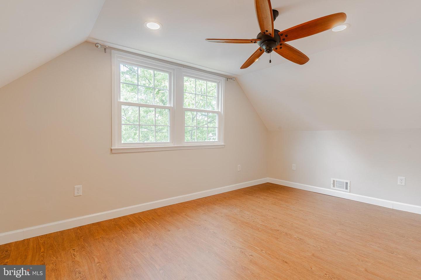 13302 POINT PLEASANT DR, FAIRFAX, Virginia 22033, 4 Bedrooms Bedrooms, 6 Rooms Rooms,2 BathroomsBathrooms,Residential,For sale,13302 POINT PLEASANT DR,VAFX2233046 MLS # VAFX2233046