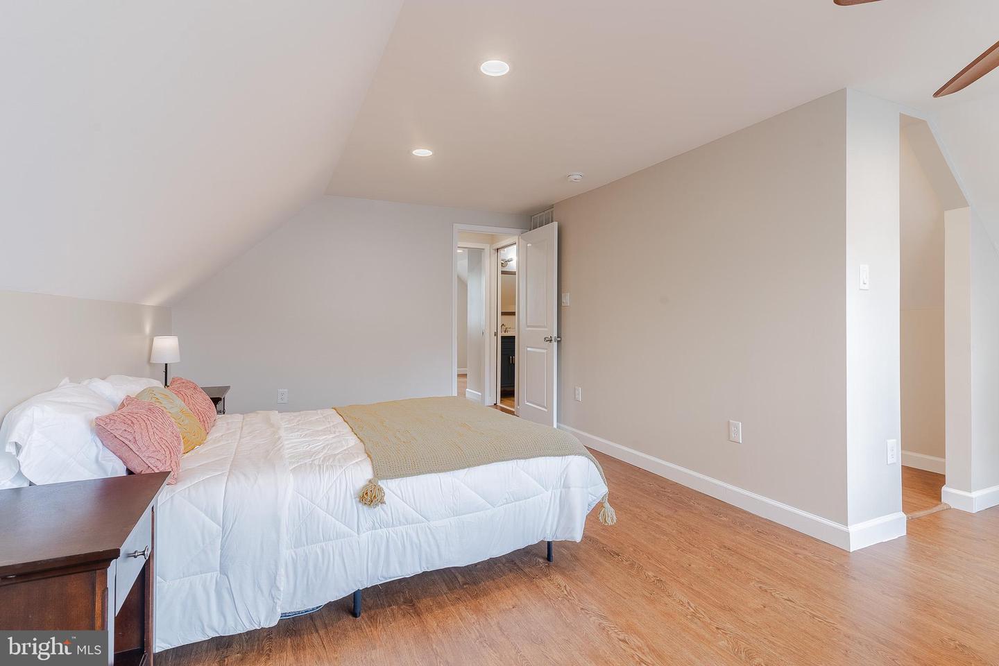 13302 POINT PLEASANT DR, FAIRFAX, Virginia 22033, 4 Bedrooms Bedrooms, 6 Rooms Rooms,2 BathroomsBathrooms,Residential,For sale,13302 POINT PLEASANT DR,VAFX2233046 MLS # VAFX2233046